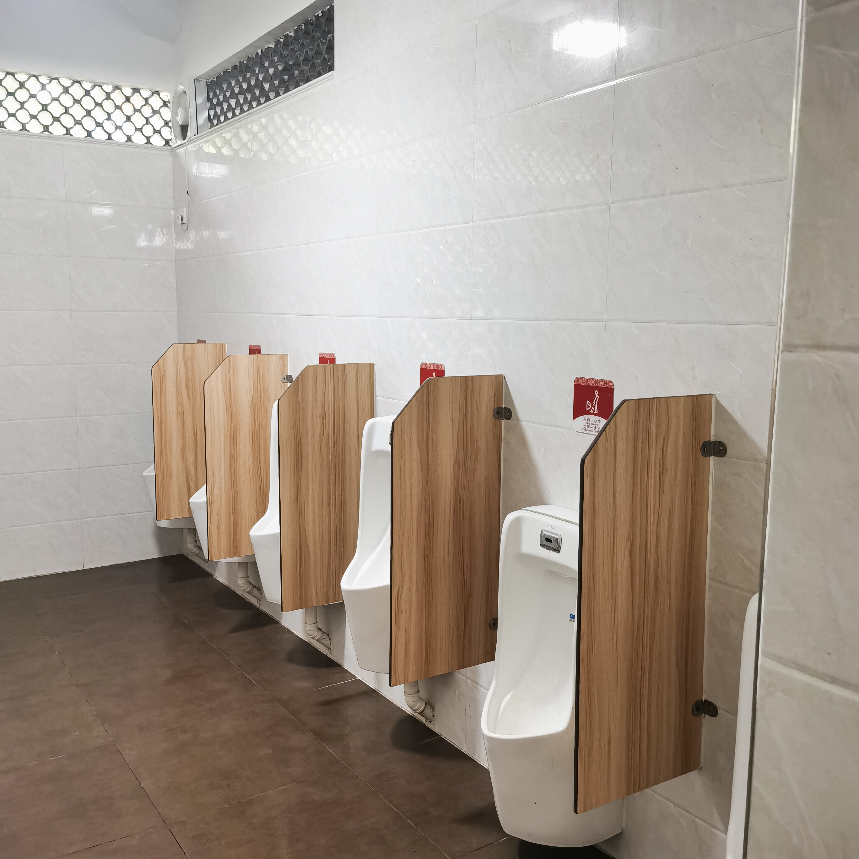 OEM New Design Commercial Shower Partitions Restroom Partition Toilet Cubicles Stalls HPL Panel Toilet Wall Partition