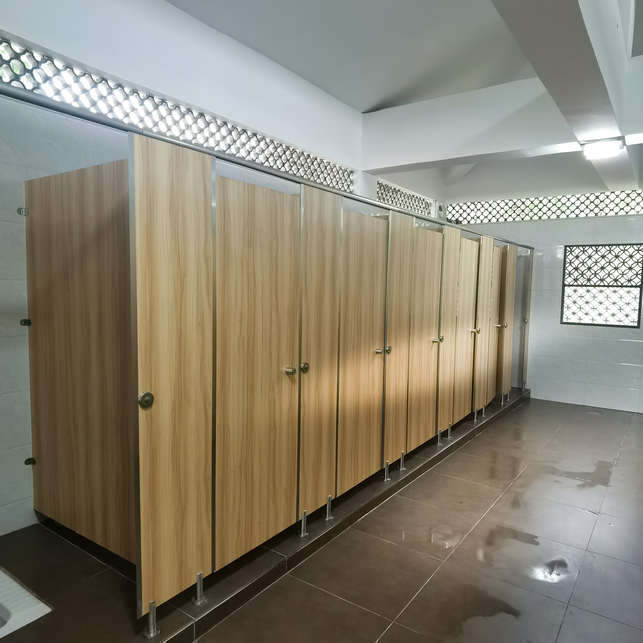 OEM New Design Commercial Shower Partitions Restroom Partition Toilet Cubicles Stalls HPL Panel Toilet Wall Partition