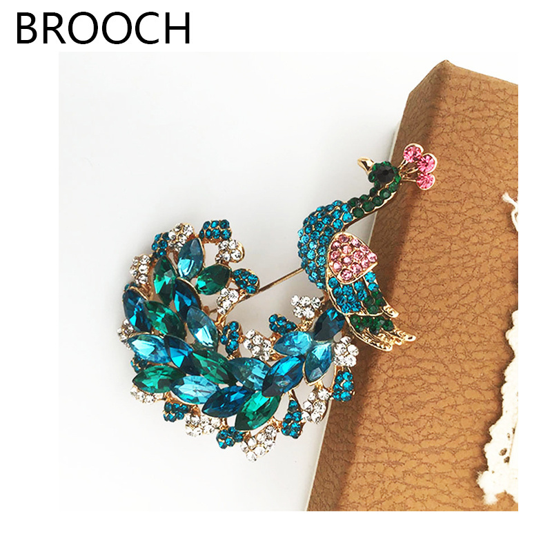 The latest design and chic zinc alloy crystal peacock brooch European and American style women's jewelry brooch