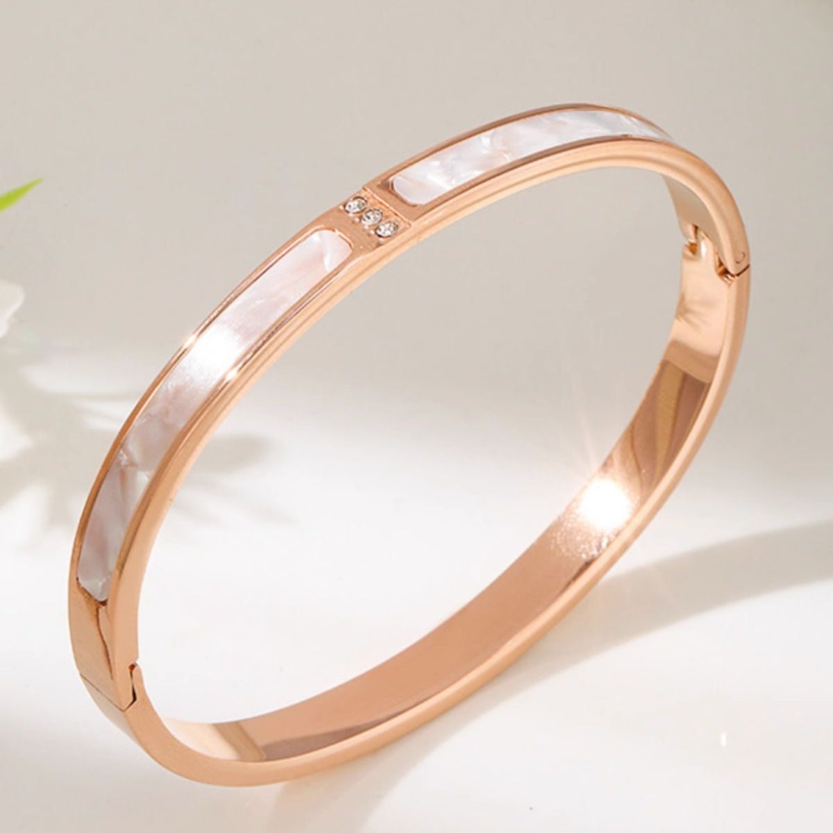 Wholesale Women's 18k Gold Diamond Shell Bangle Zirconia Stainless Steel Bangle With Shell