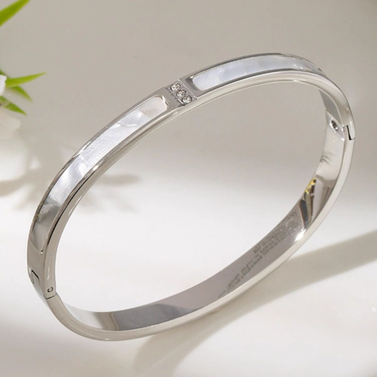 Wholesale Women's 18k Gold Diamond Shell Bangle Zirconia Stainless Steel Bangle With Shell