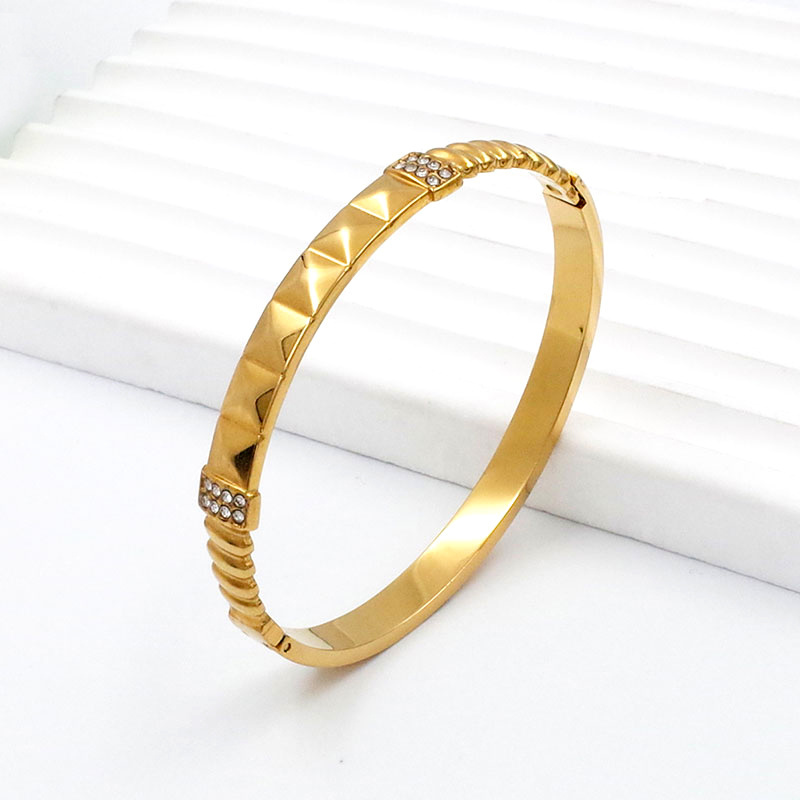 Trending Factory Price Women Italian Jewelry 18k Gold Color Bracelet Stainless Steel Tarnish Free Zircon Bangle Wholesale Price