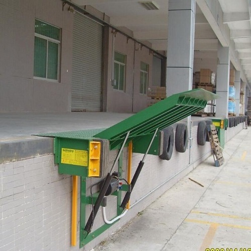 10ton material loading platform Truck Used Mobile Yard Ramp Forklift Container Dock Ramp Loading And Unloading Platform