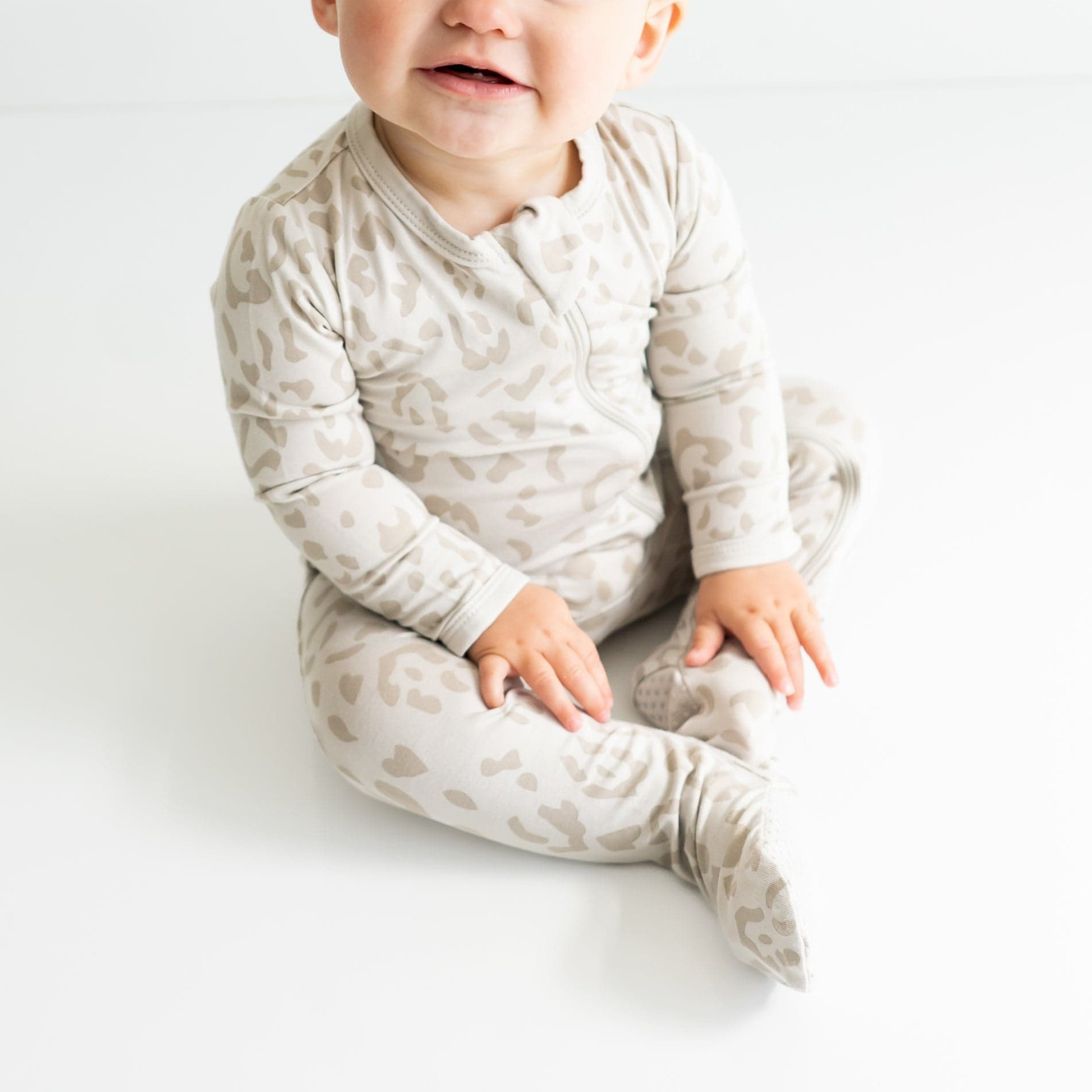 Wholesale Baby Toddler Unisex Buttery-Soft Snug Fit colorful pattern Footed Pajamas with Viscose Made with Eucalyptus kids wear