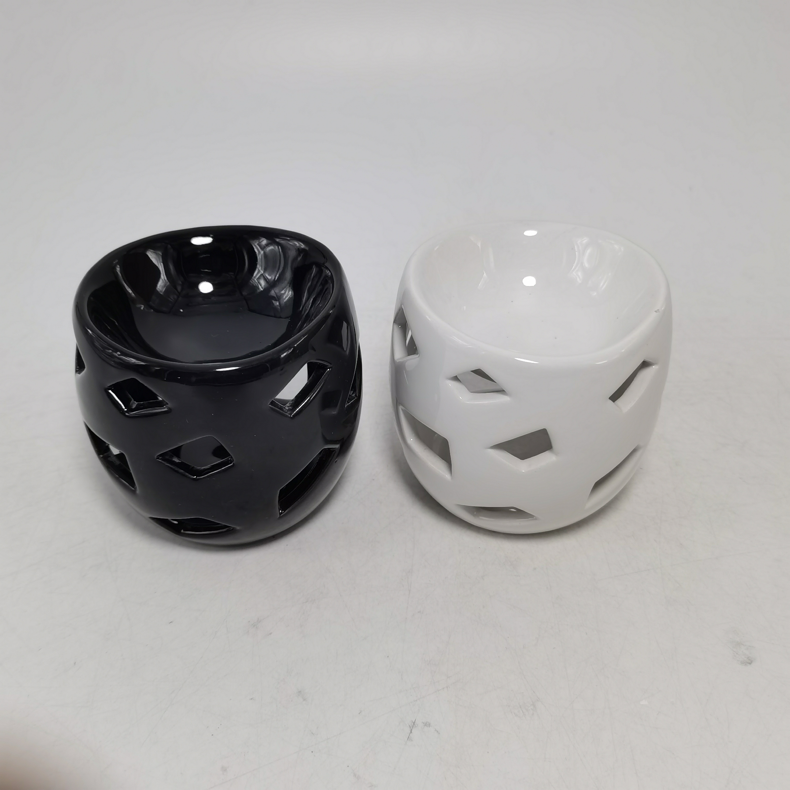 custom home use New type Ceramic aromatherapy stove Bright glaze Wax oil burner Black white Fragrance diffuser