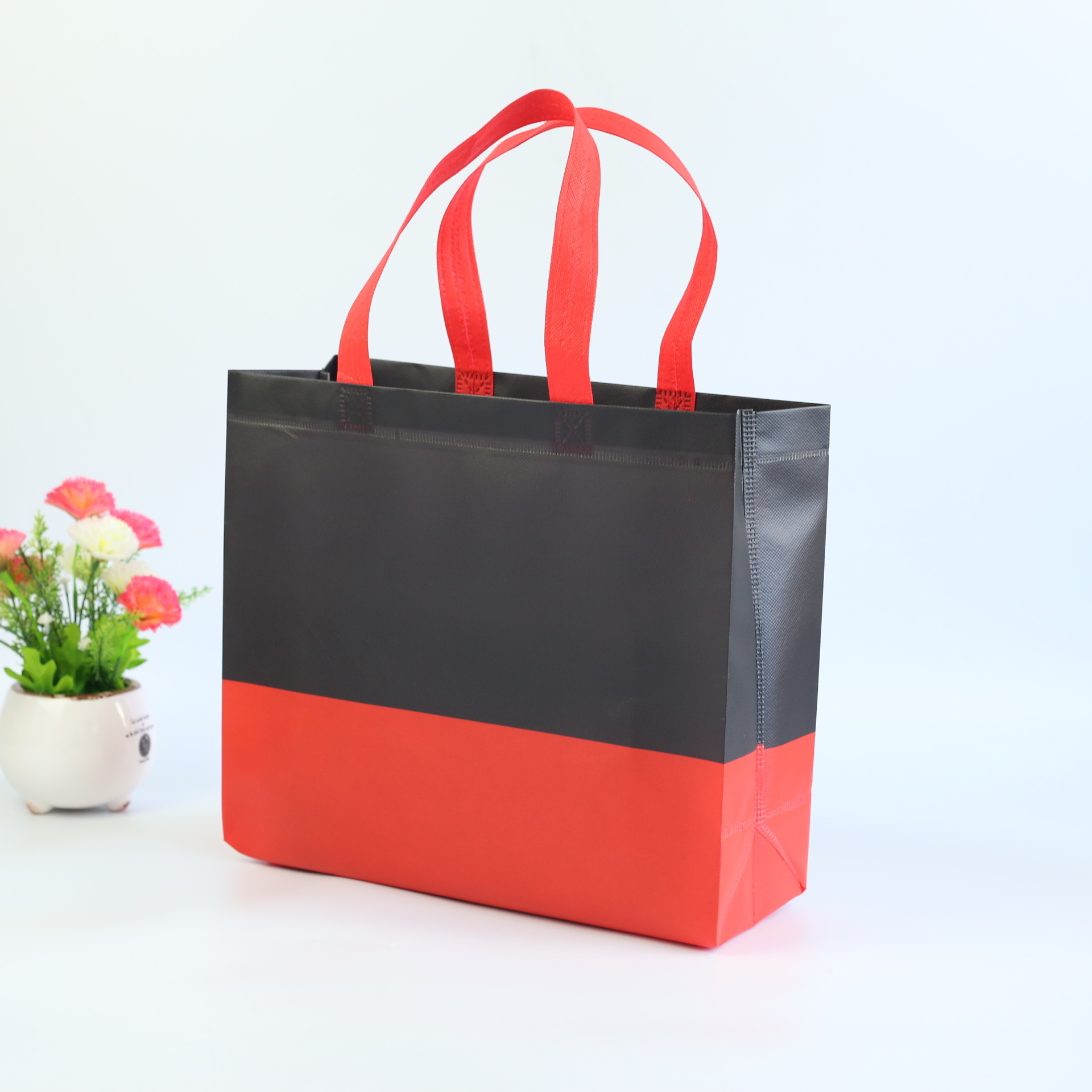 Custom printed eco friendly reusable thick laminated  non-woven bags with your brand