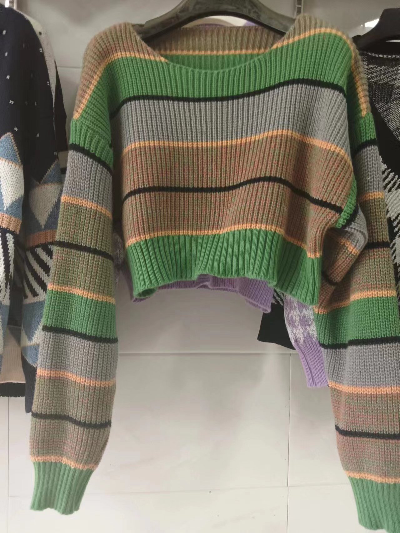 2024 New Style Spring Color Collision Green Stripe Hot Knitted Top Women Fashionable Crop Top Sweater