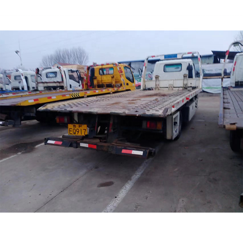 Good condition isuzu wrecker tow truck  low price flatbed wrecker  for sale