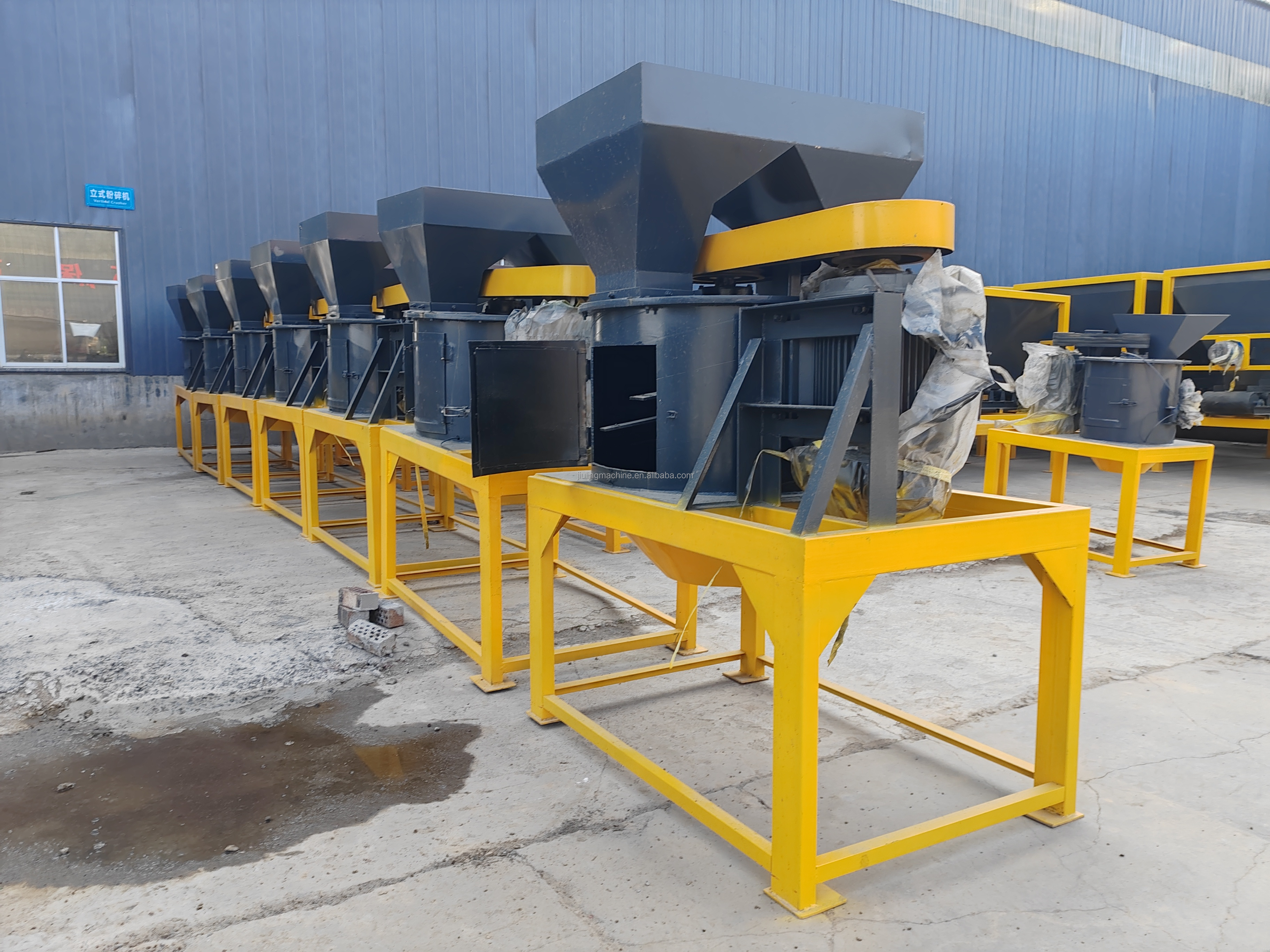 Industrial Crusher Livestock dung  Fertilizer Crushing Machine vertical Crusher For NPK Fertilizer