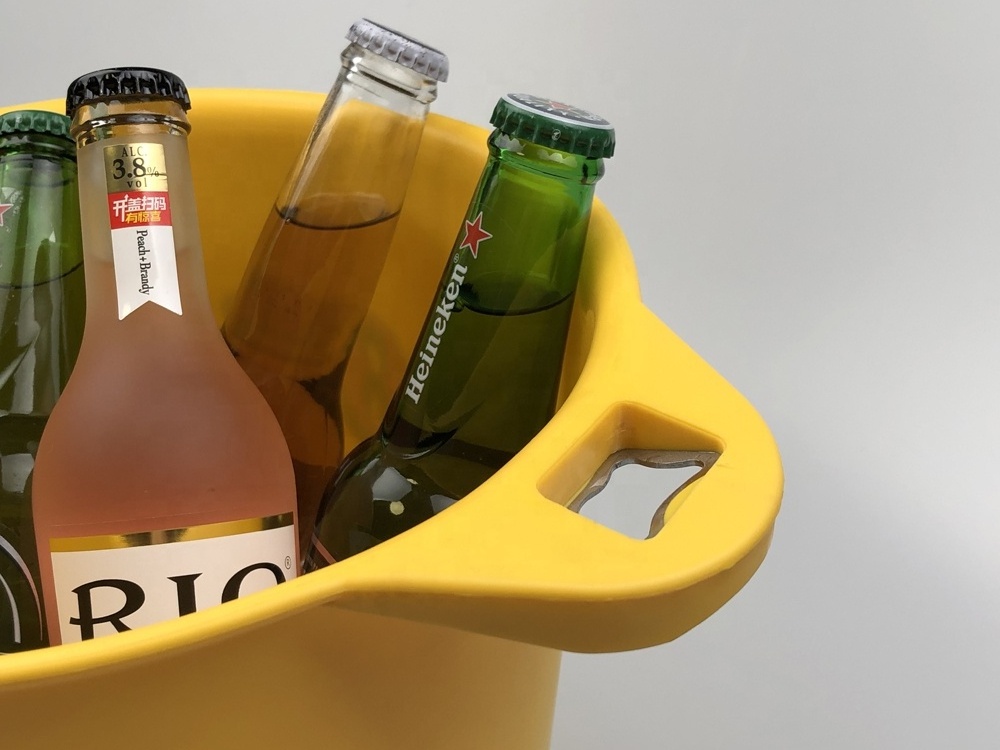 Manufacturer free sample ec-friendly clear large pp plastic beer ice cooler bucket with bottle opener handle