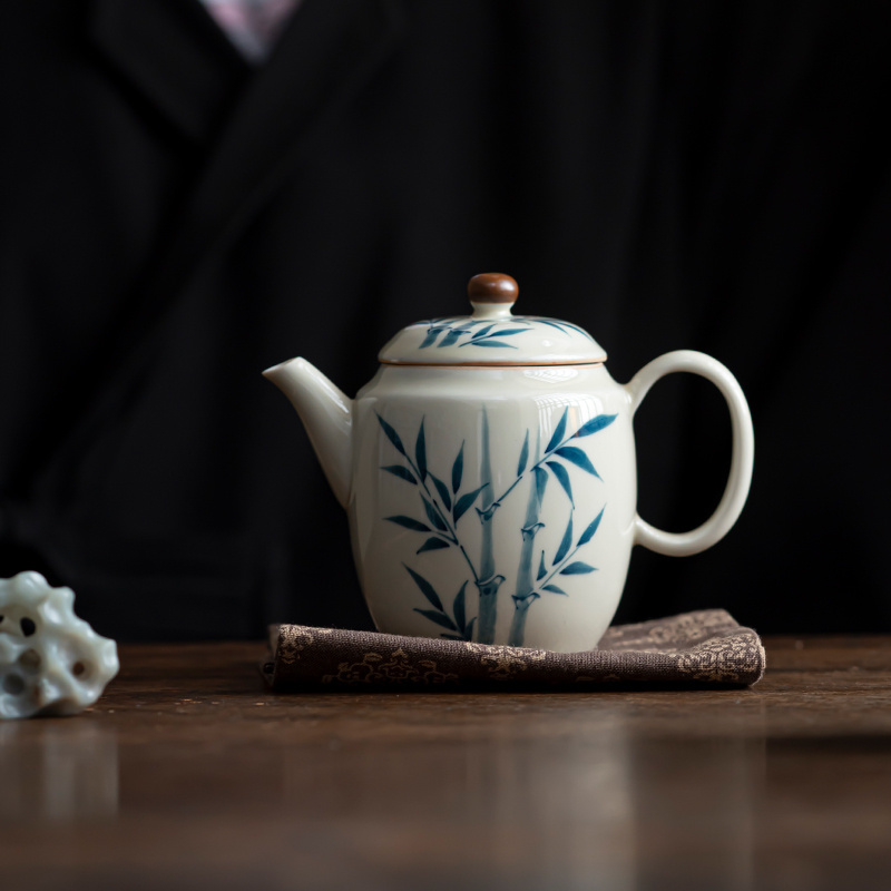 JOFEN Household Daily Used High Small Blue and White Chinese Ceramic Teapot with Filter and Lid