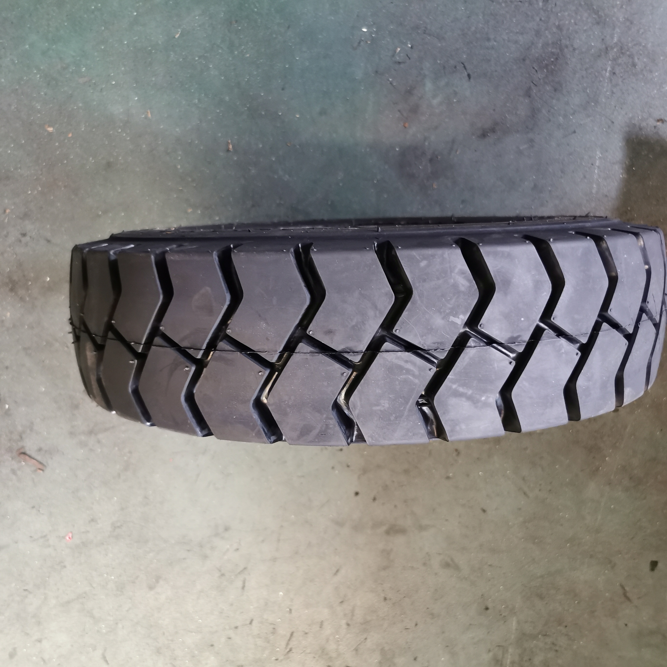 Forklift tyres 3-7T ton forklift solid/pneumatic tyres