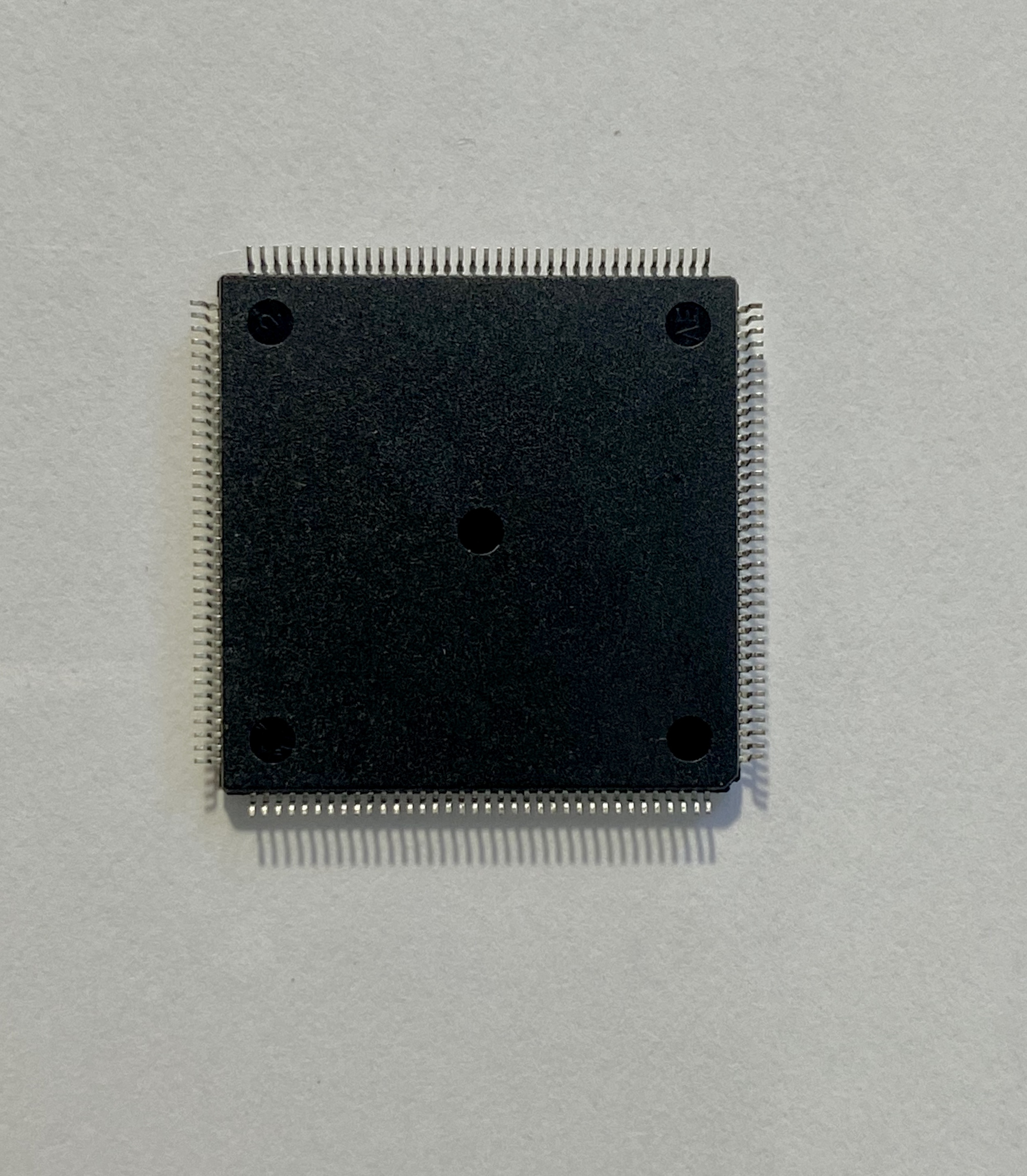 S12X core, 512KB Flash IC Automotive Qualified, QFP 144 Integrated circuit 16-bit MCU S912XEQ512F1MAG