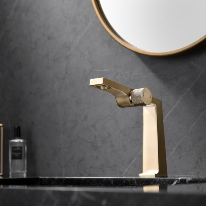 Luxury brushed gold faucets mixers taps brass deck mounted single hole wash basin faucet bathroom sinks faucet