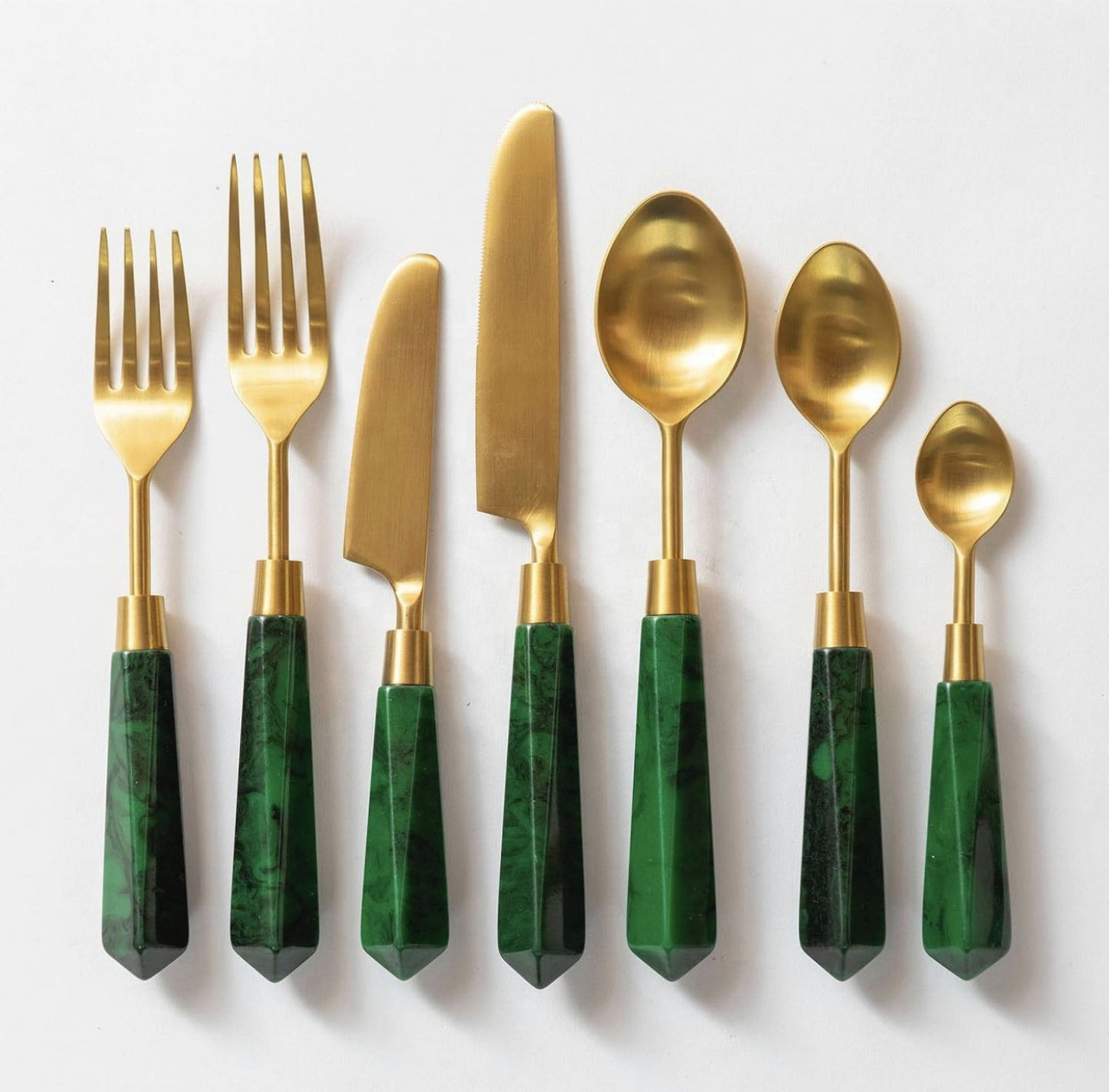 Tableware bulk gold stainless steel cutlery set faceted flatware in lucite clear flatware with gold marble flatware set