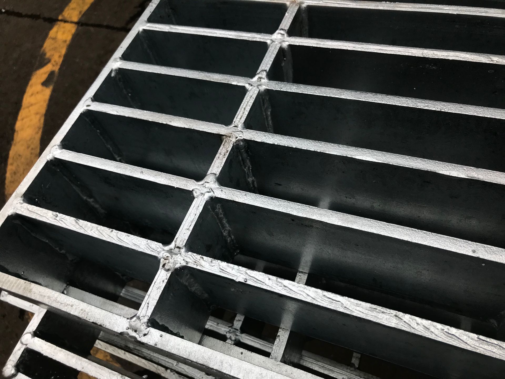 Load 1200 Tons Pressure Locked Grating Heavy Duty Steel Grating / Floor Grates