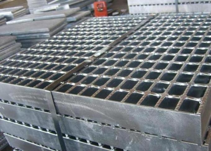 Load 1200 Tons Pressure Locked Grating Heavy Duty Steel Grating / Floor Grates