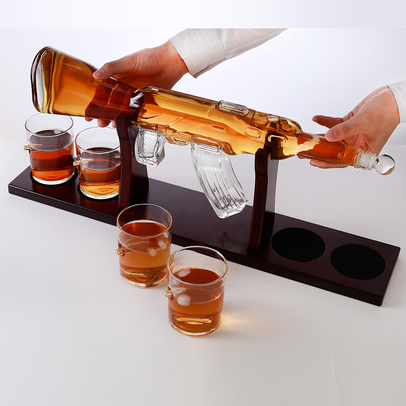 Amazon AK47 shape best selling  Whisky vodka liquor wine glass bottle with 4 glasses