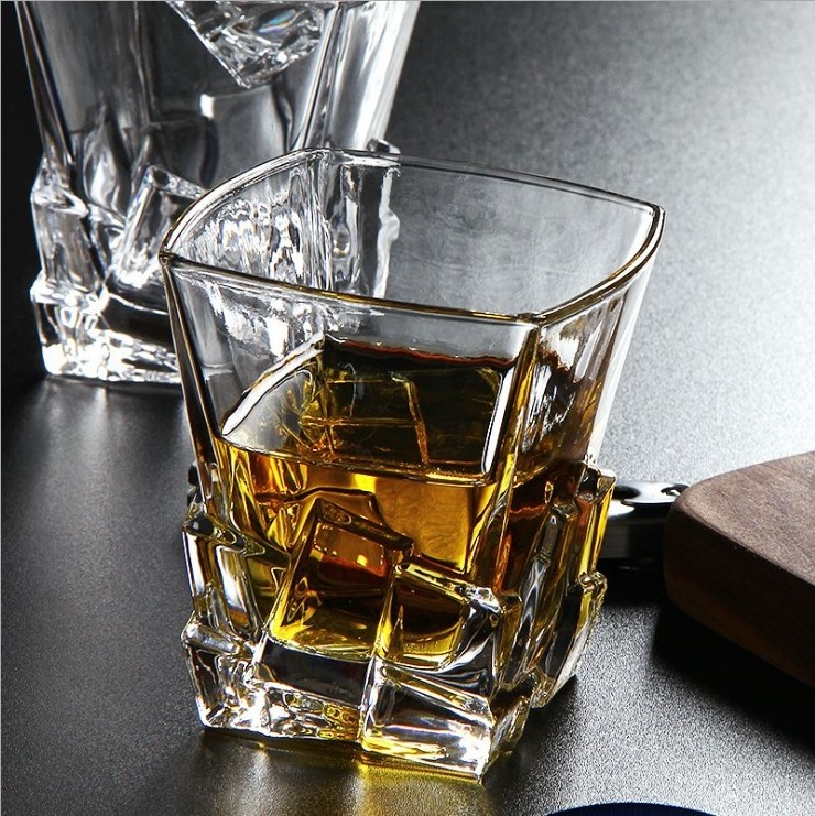 New design glass whiskey crystal whiskey glass cup square rocking whiskey glass for sale