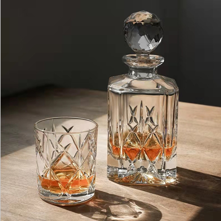 Whiskey Decanter for Scotch Liquor Bourbon or Wine 750ml