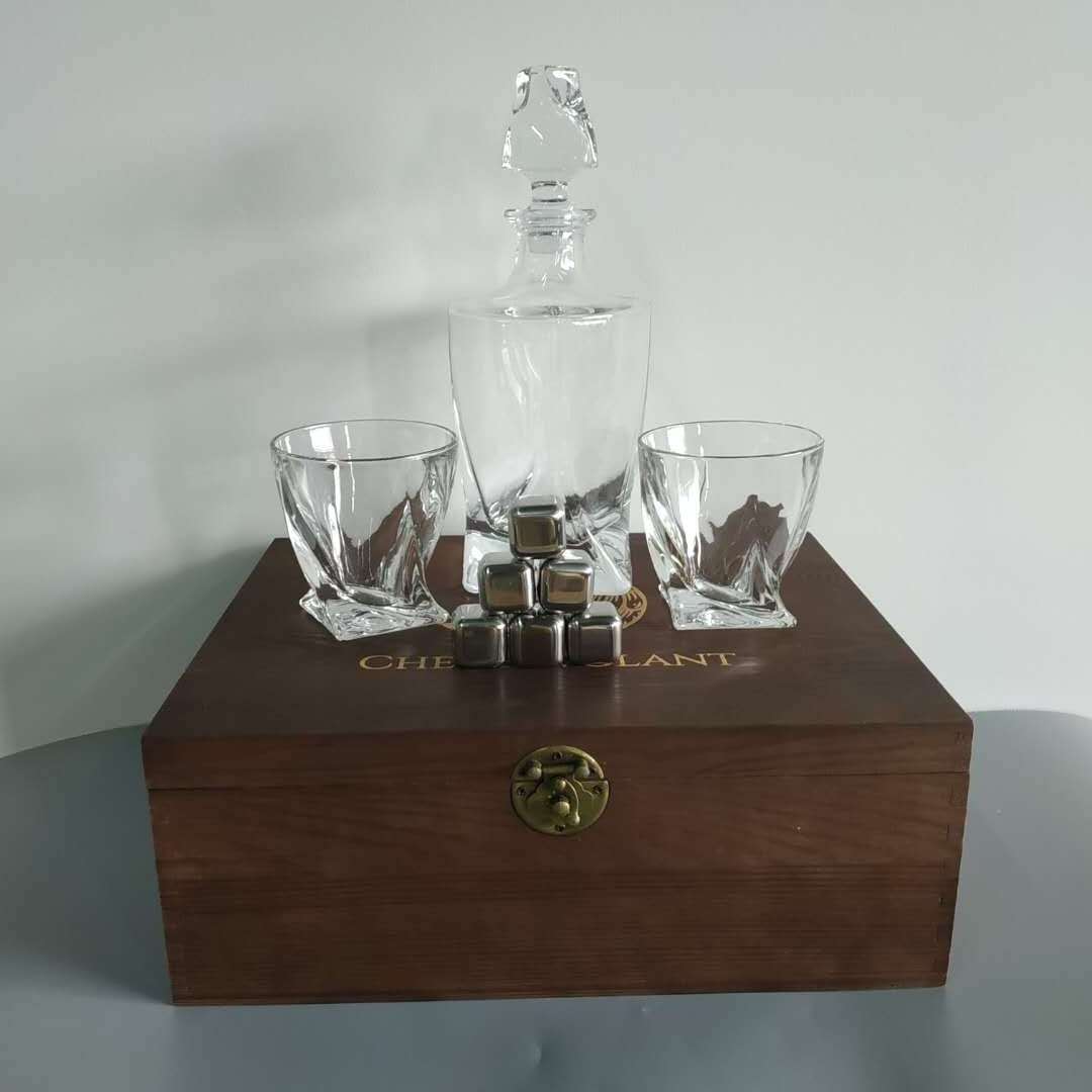 Whiskey Decanter for Scotch Liquor Bourbon or Wine 750ml