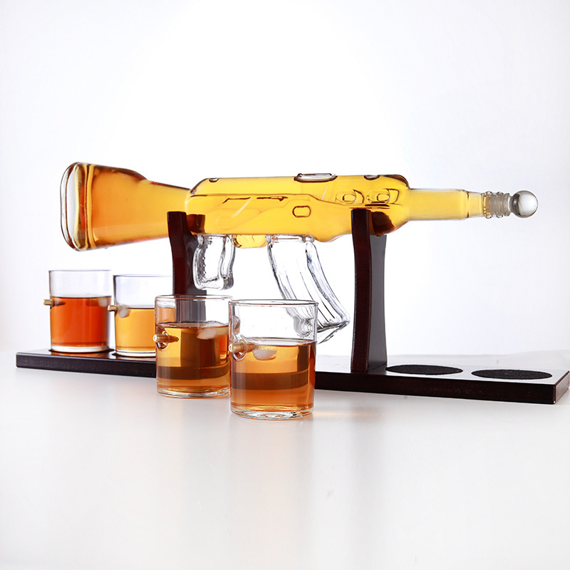 Amazon AK47 shape best selling  Whisky vodka liquor wine glass bottle with 4 glasses