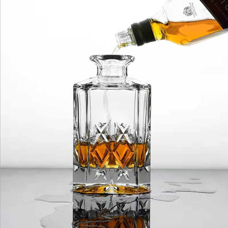 Whiskey Decanter for Scotch Liquor Bourbon or Wine 750ml