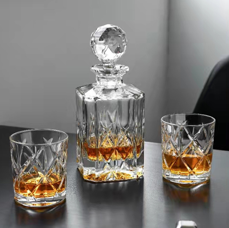 Whiskey Decanter for Scotch Liquor Bourbon or Wine 750ml