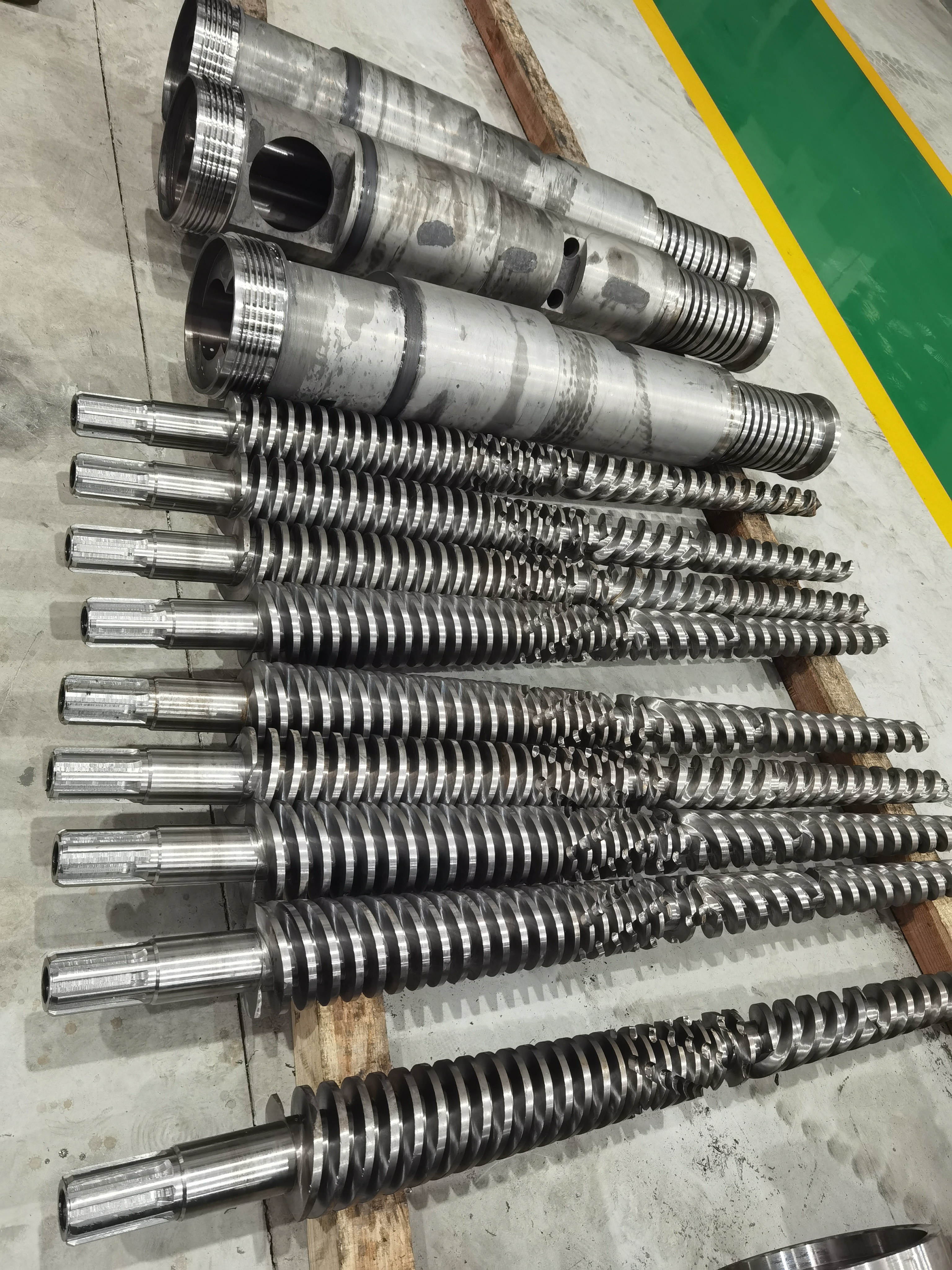 Factory conical twin screw barrel for pvc high quality sjsz 51 105 conical twin screw extruder machine