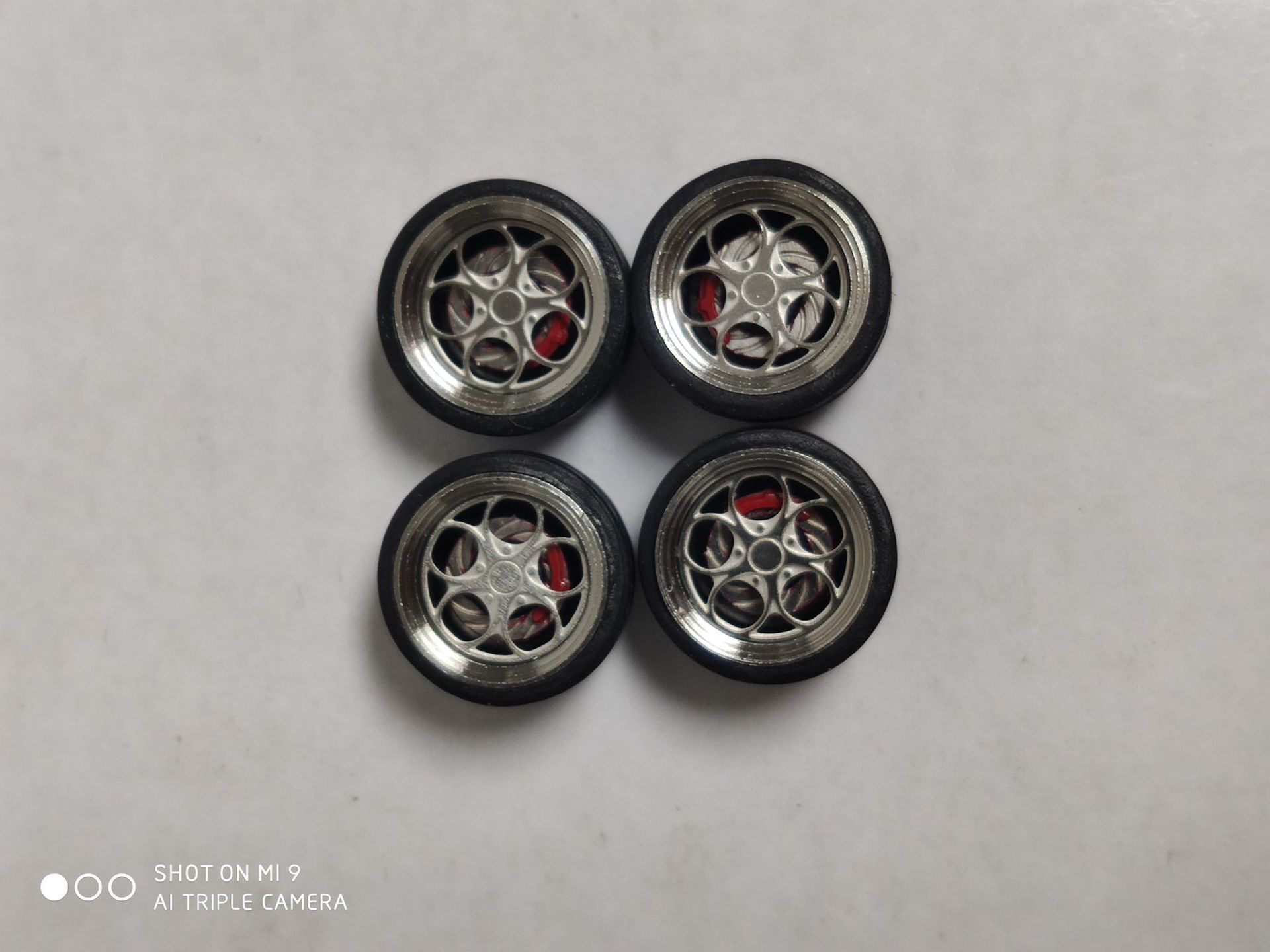 Wholesale 11mm 1:64 Diecast car model modified alloy wheels feature version  fixed caliper version with rubber tire 5.2mm Parts