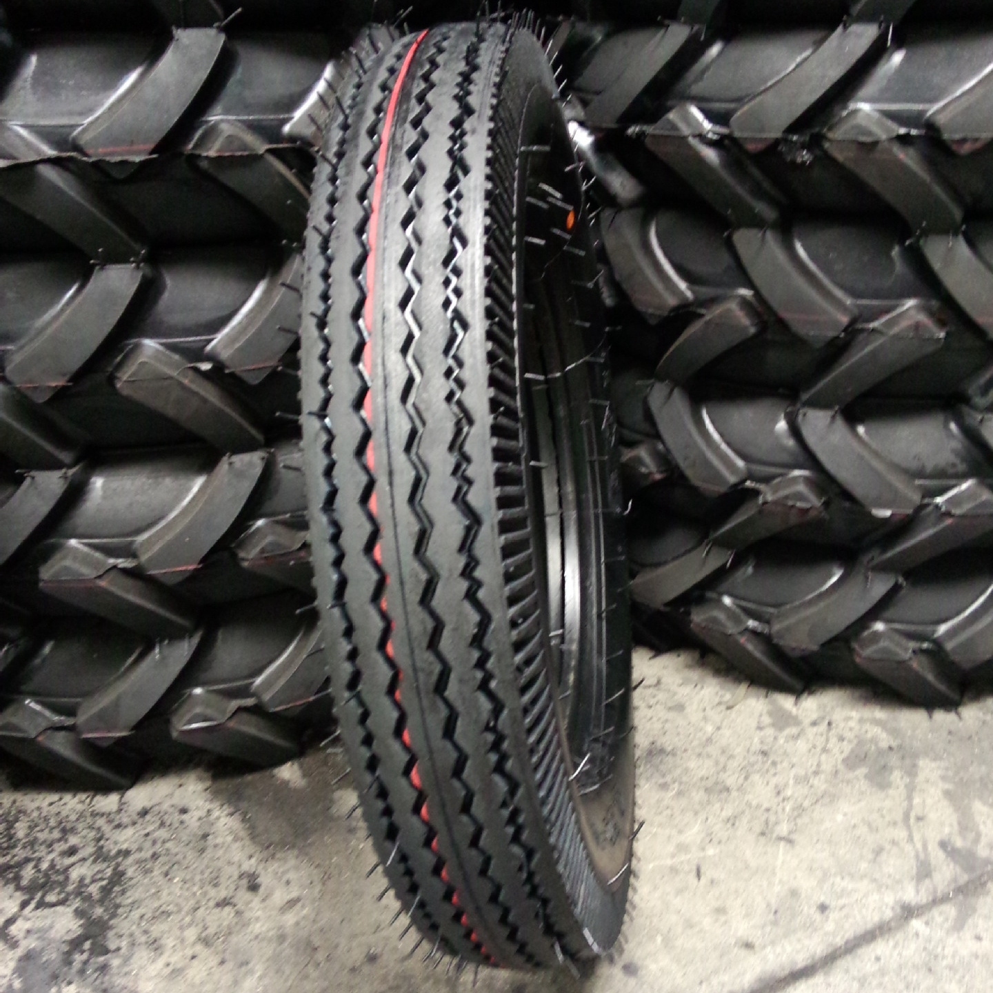 Suppliers Of Commercial Truck Tyres/Solid Tyre 650-10 500-8 700-12 Good Price/Tyres 70/100/17M/Tire Manufacture