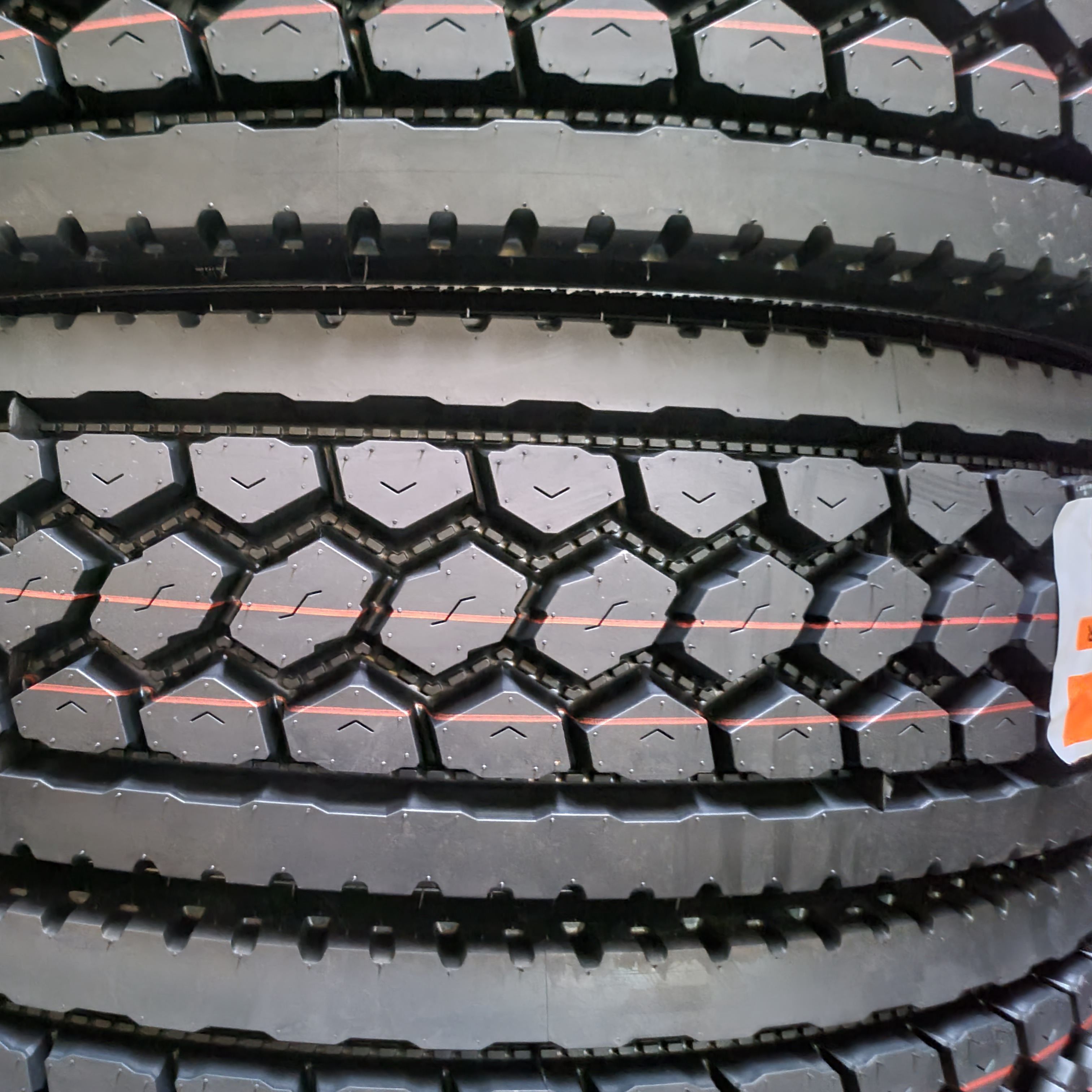 265/65/18 Tires/825 16 Truck Tyres/Tire 235/75R15/Tires 385/65R22.5/245 75 17.5 Tires