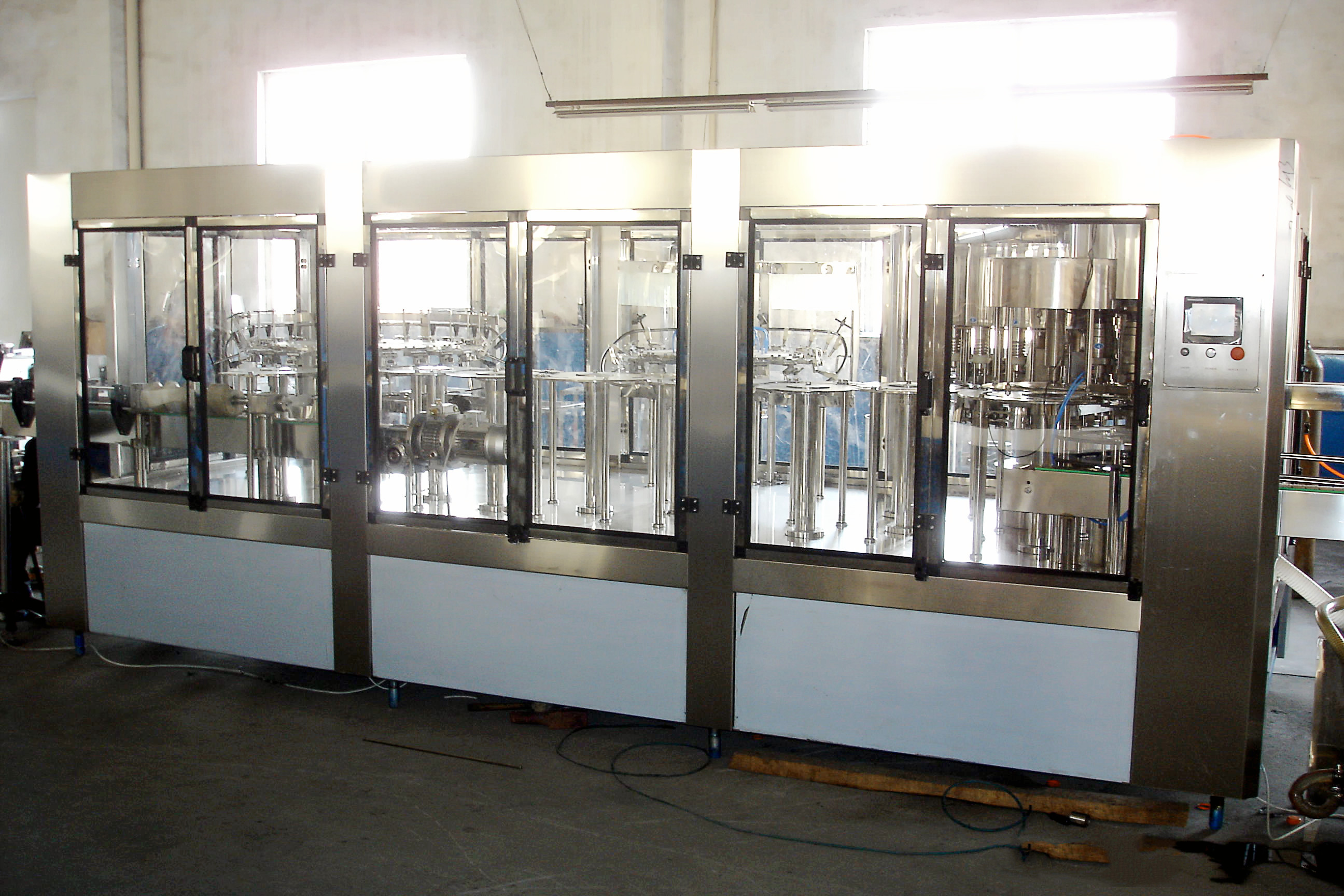 Fully automatic liquid pressure filling machine /water bottling machine