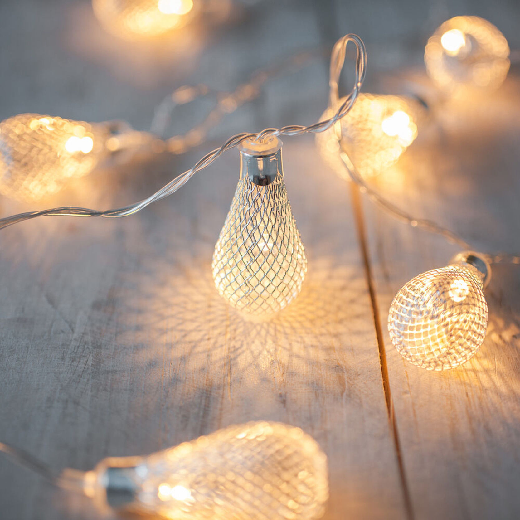 Popular hot selling indoor Shiny Mesh Metal Drip Teardrop warm white LED fairy lights holiday decorative luces navida