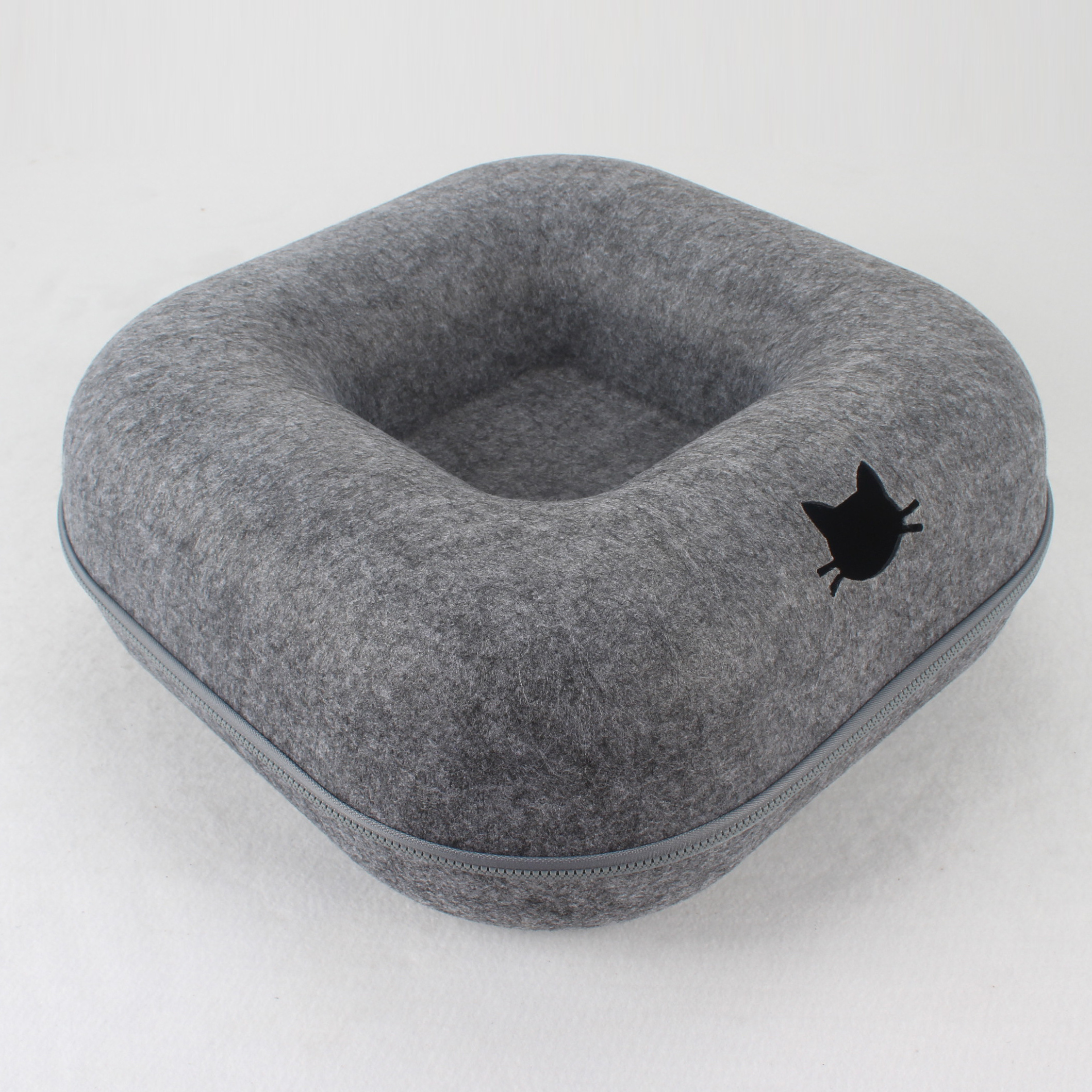 Good Quality Pet Carriers Travel Products Foldable Pet House Cats Tunnel Bed Natural Felt Pet Cat Cave Cat Bed