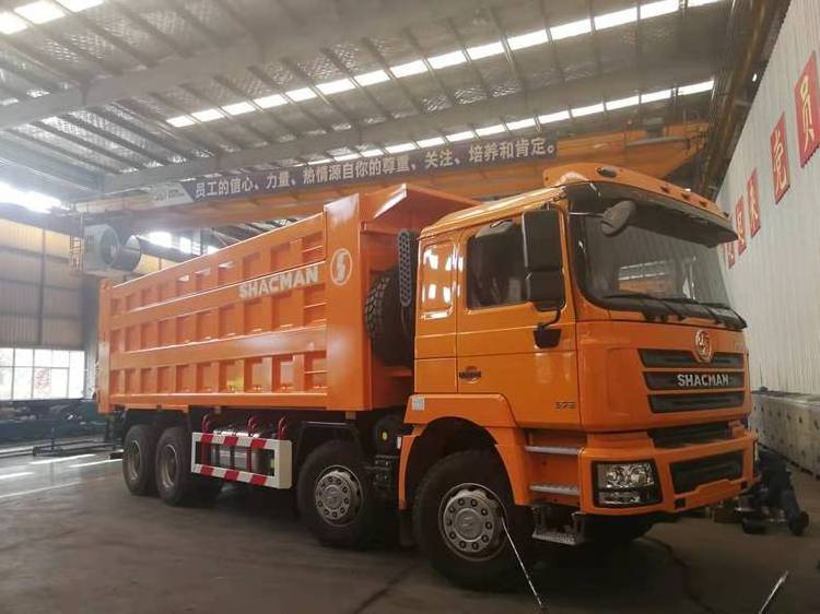 Four-point hydraulic suspension cab 8x4 crawler delivery truck dump tipper truck