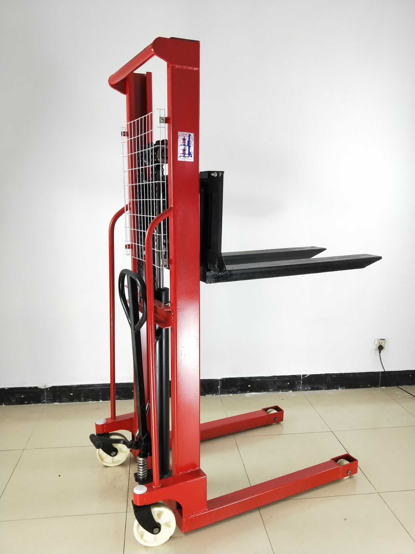 Nylon Wheels 2T Hydraulic Hand Pallet Stacker Forklifts Truck Manual 1.6m Lifting Height Customized Small Manual Load Lift 180