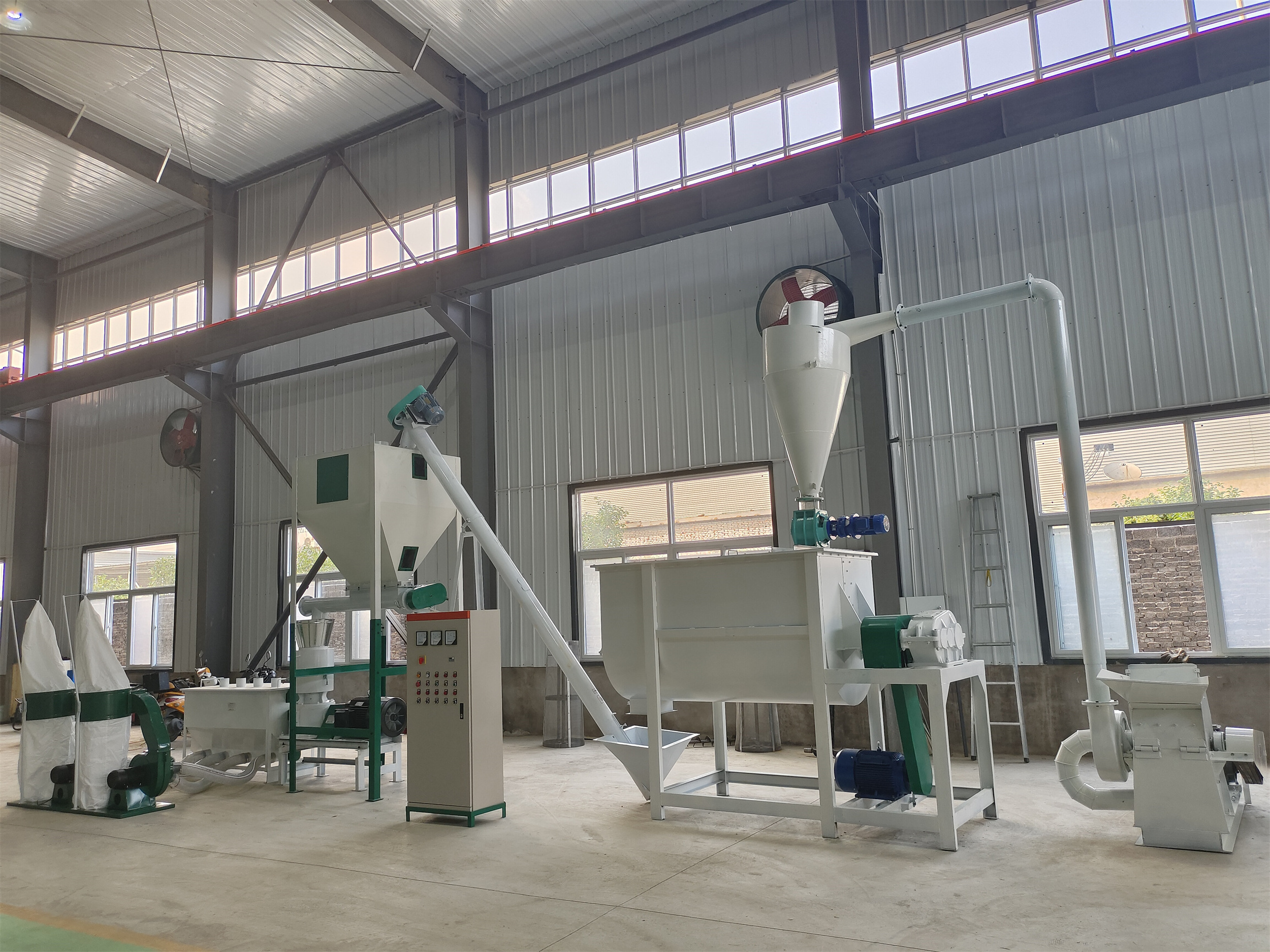 Low cost 300kg 500kg 1t/h small farm used livestock poultry cattle feed pellet mill/animal feed pellet machine production line