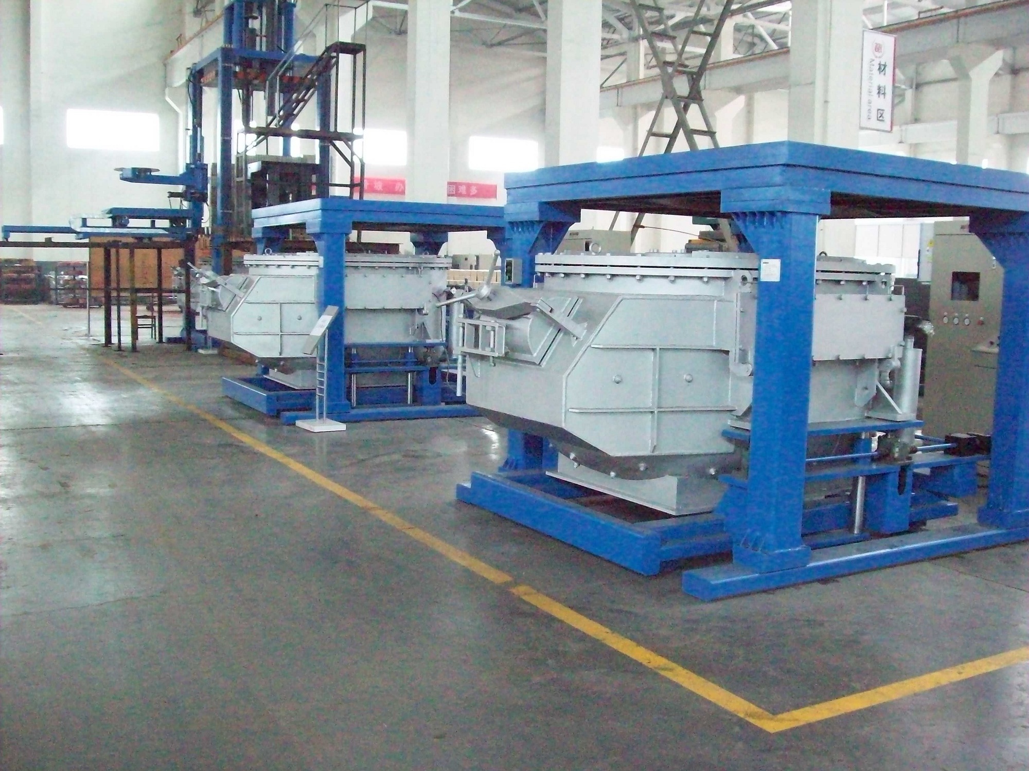 Induction Furnace For Aluminium Melting  Hydraulic tilting aluminum melting and holding crucible furnace