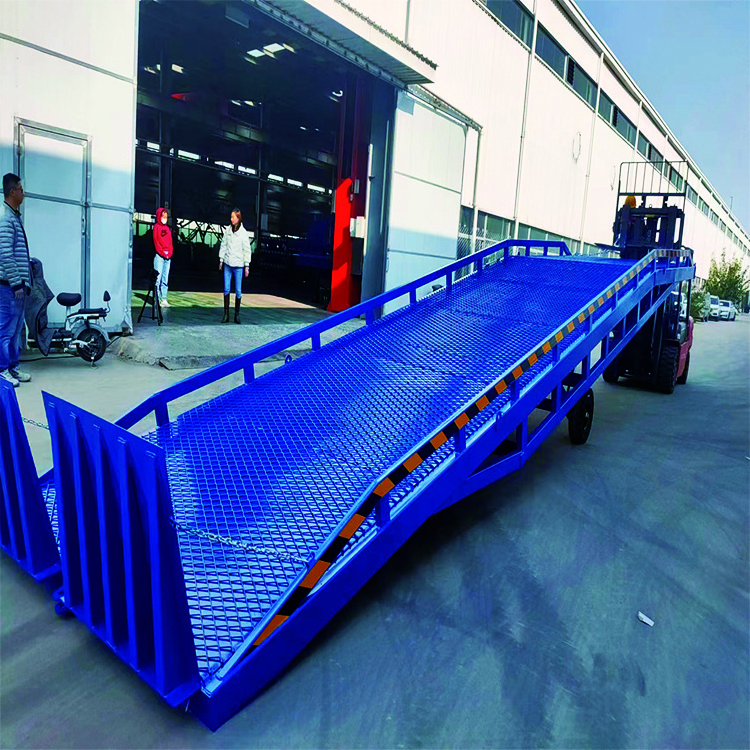 CEMobile boarding bridge forklift loading ramp container loading and unloading lifting platform storage dock leveler