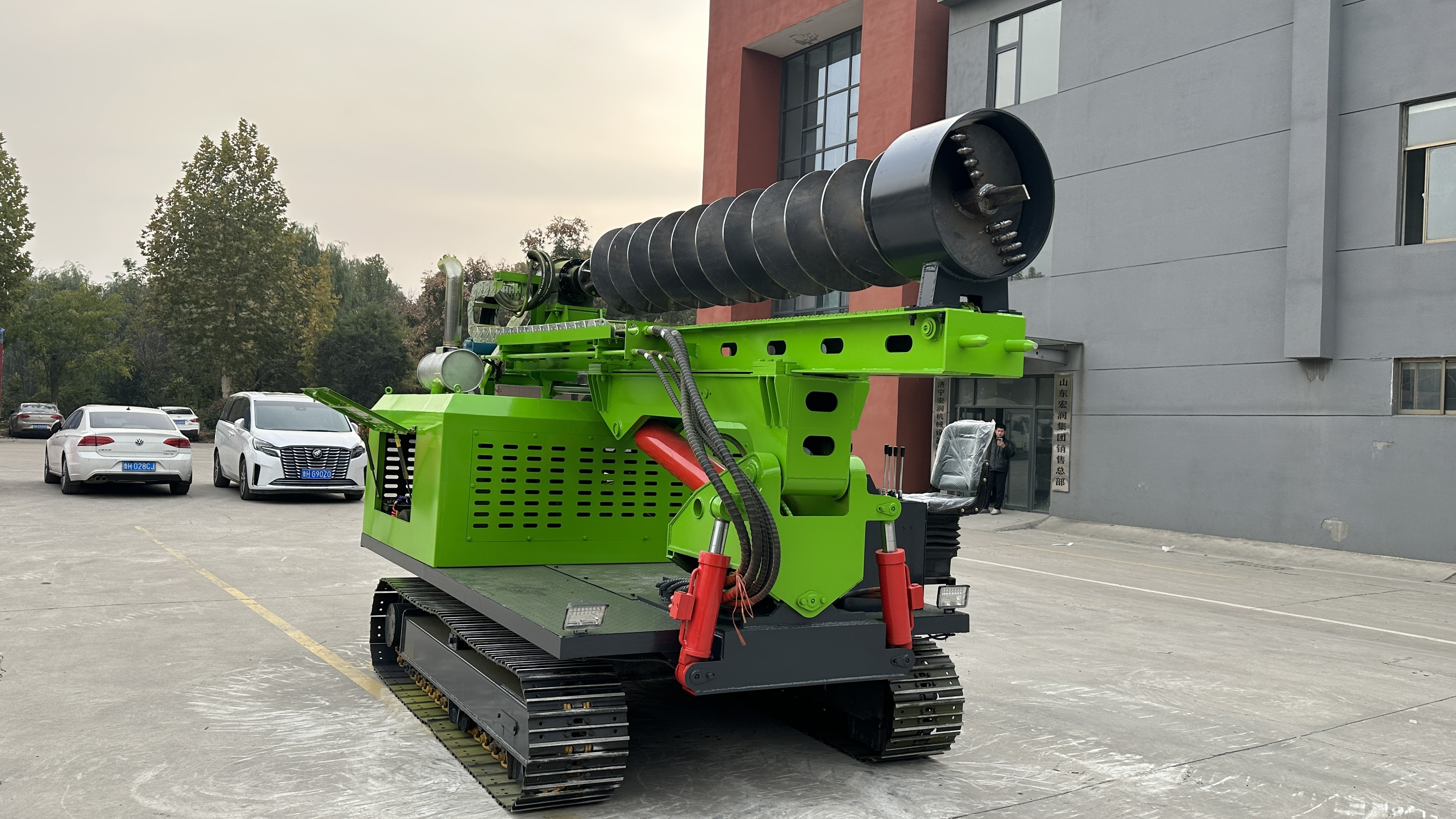 Crawler type photovoltaic pile driver high-efficiency drilling pile driver customized hydraulic pile driver