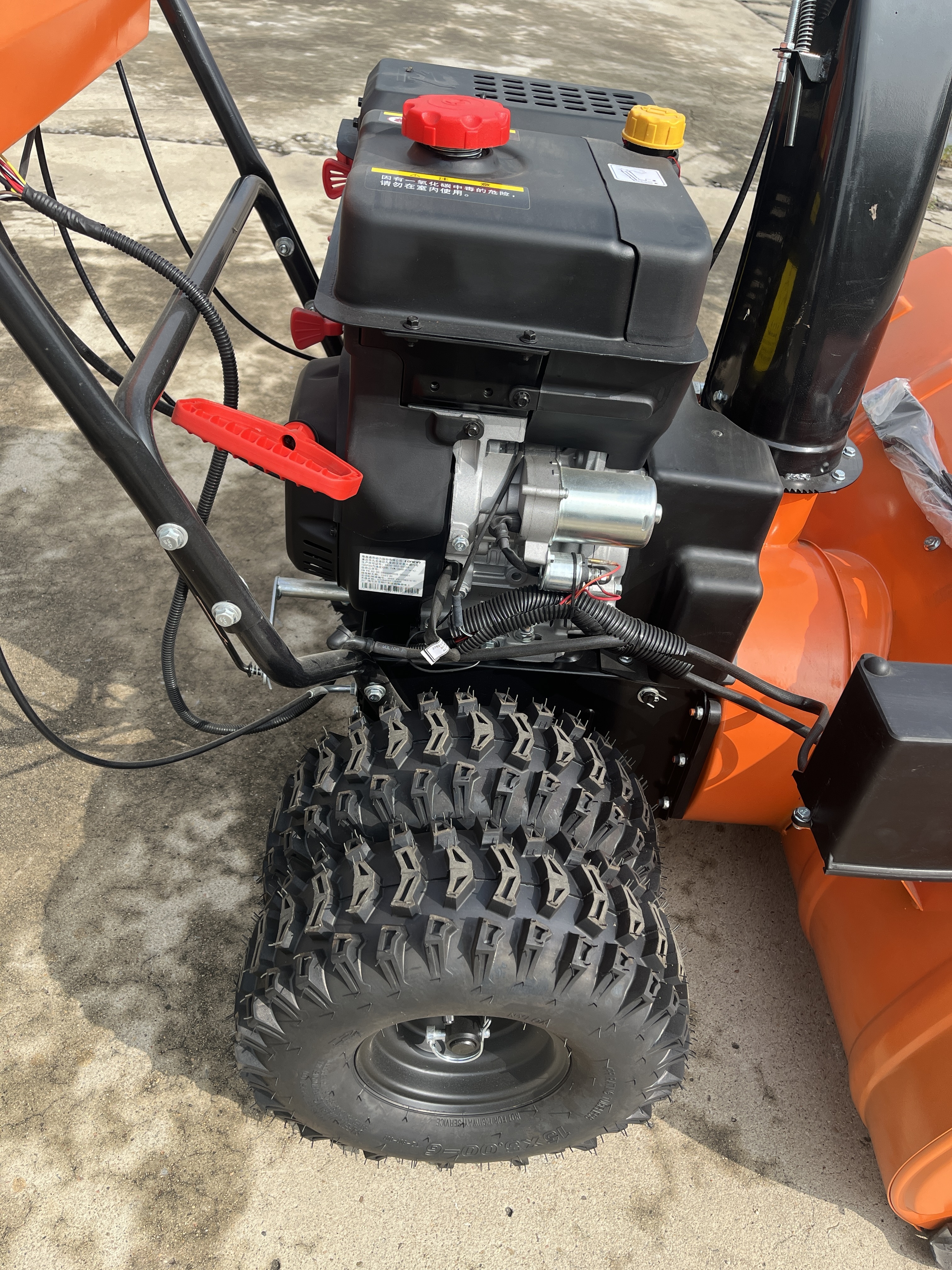 13hp Dual Wheel Belt Friction Disc Drive Snow Blower 15hp Snow Blower with a Snow Shovel Width of 102cm