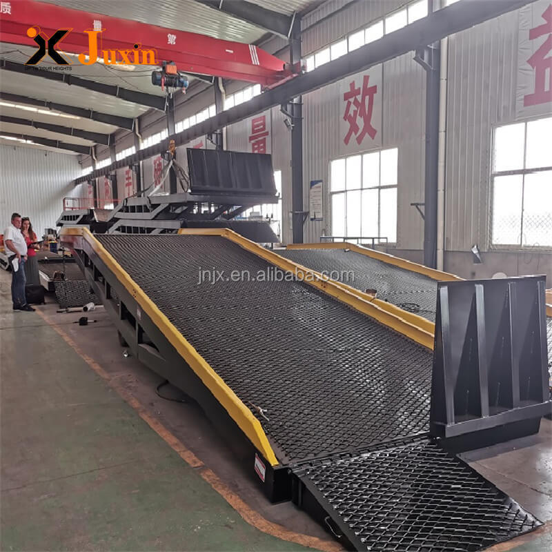 Portable steel Yard Ramp for unloading trucks Mobile Loading Dock Ramp with 15000kgs heavy load capacity for rails cars loading