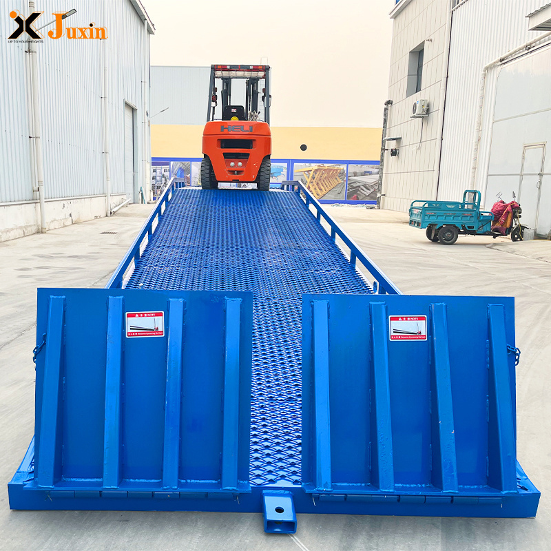 Container loading and unloading platform mobile boarding bridge 8 tons of electric hydraulic lifting platform