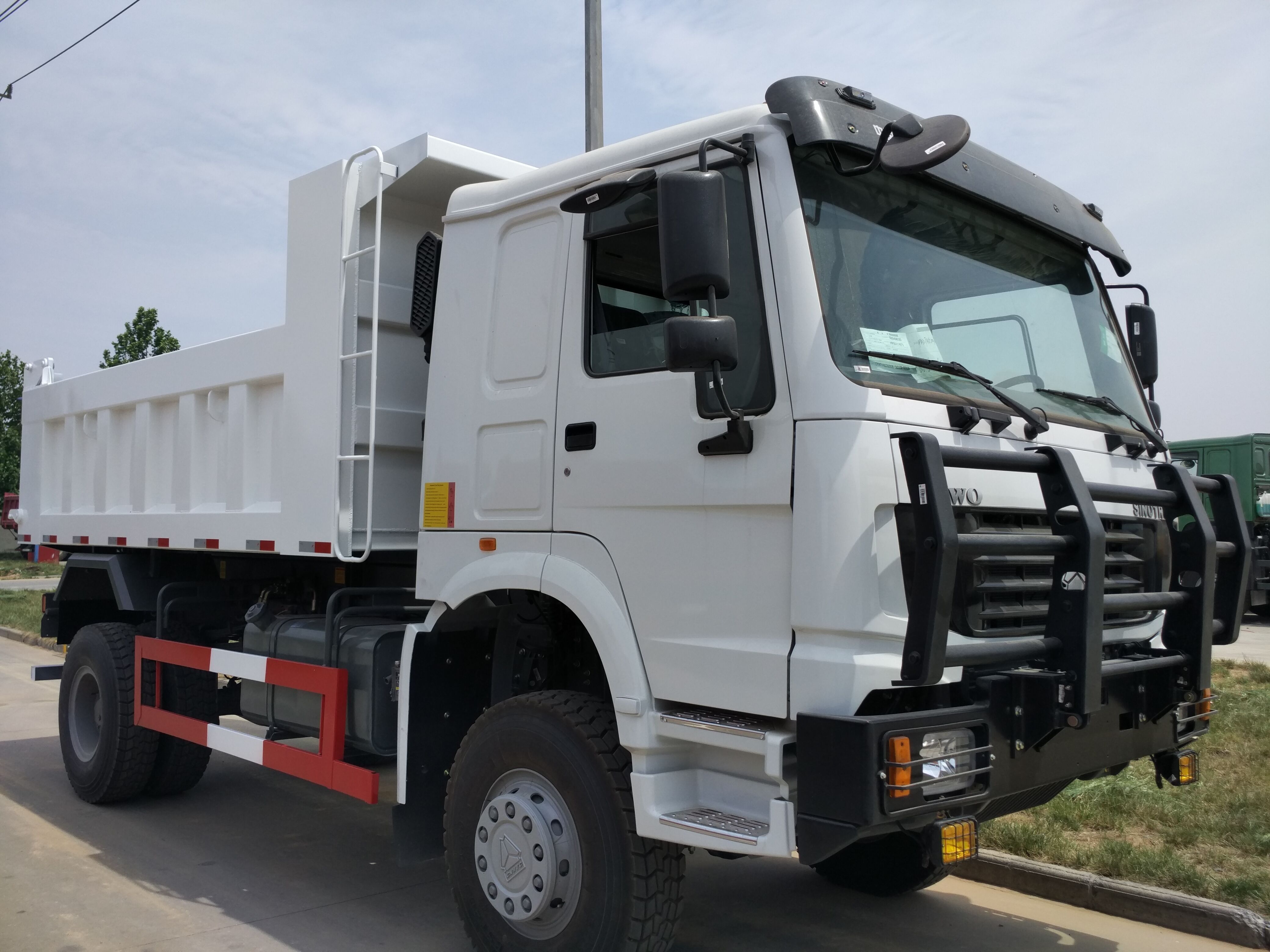 dump truck 4x2 sinotruk HOWO capacity 10 ton 12 ton 15ton 16 ton  18 ton  2 axles  6 wheel dump truck