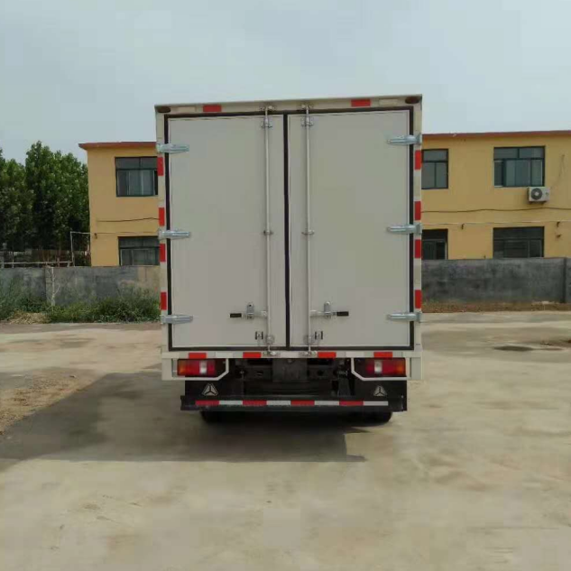 Sinotruk Howo Small Light Duty Box Cargo Truck