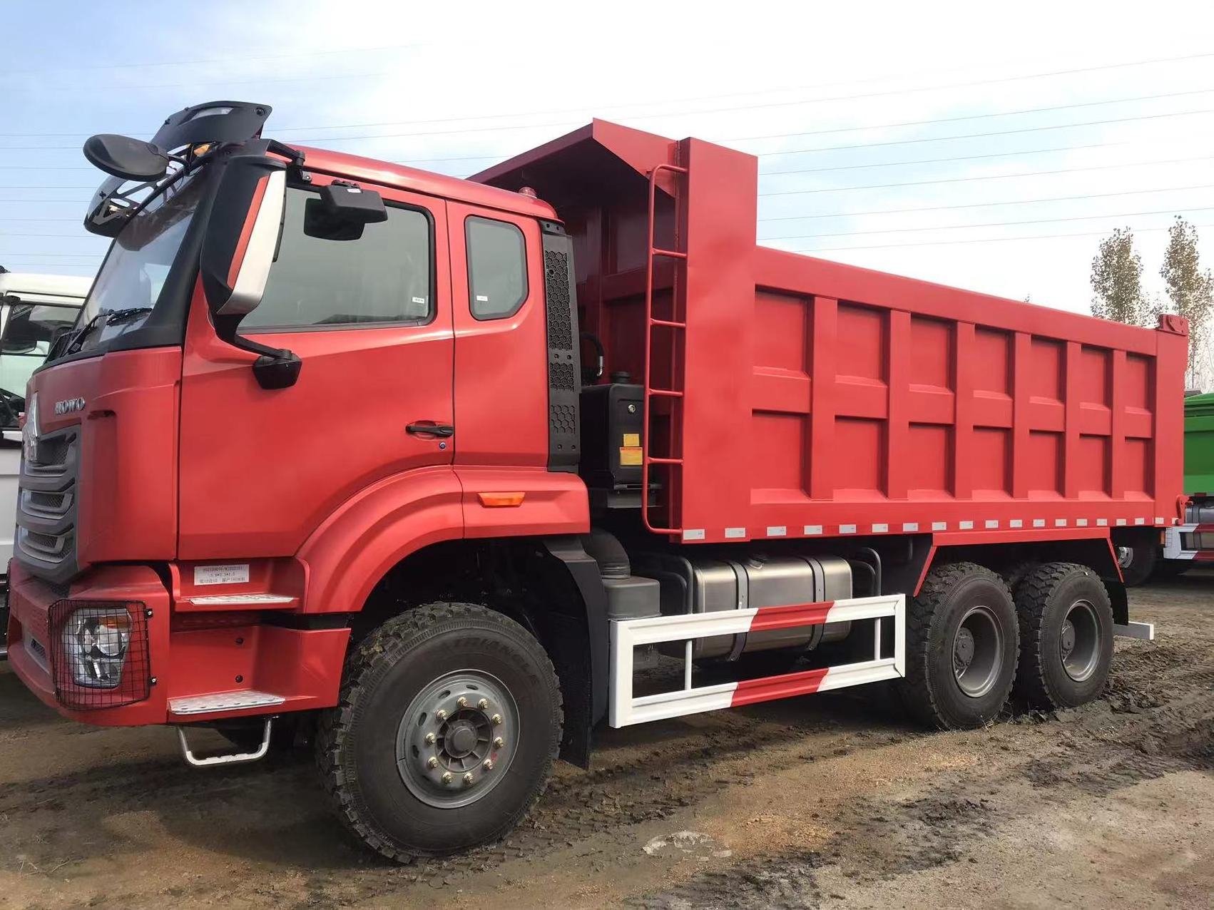 sale new sinotruk howo 6x4 dump truck