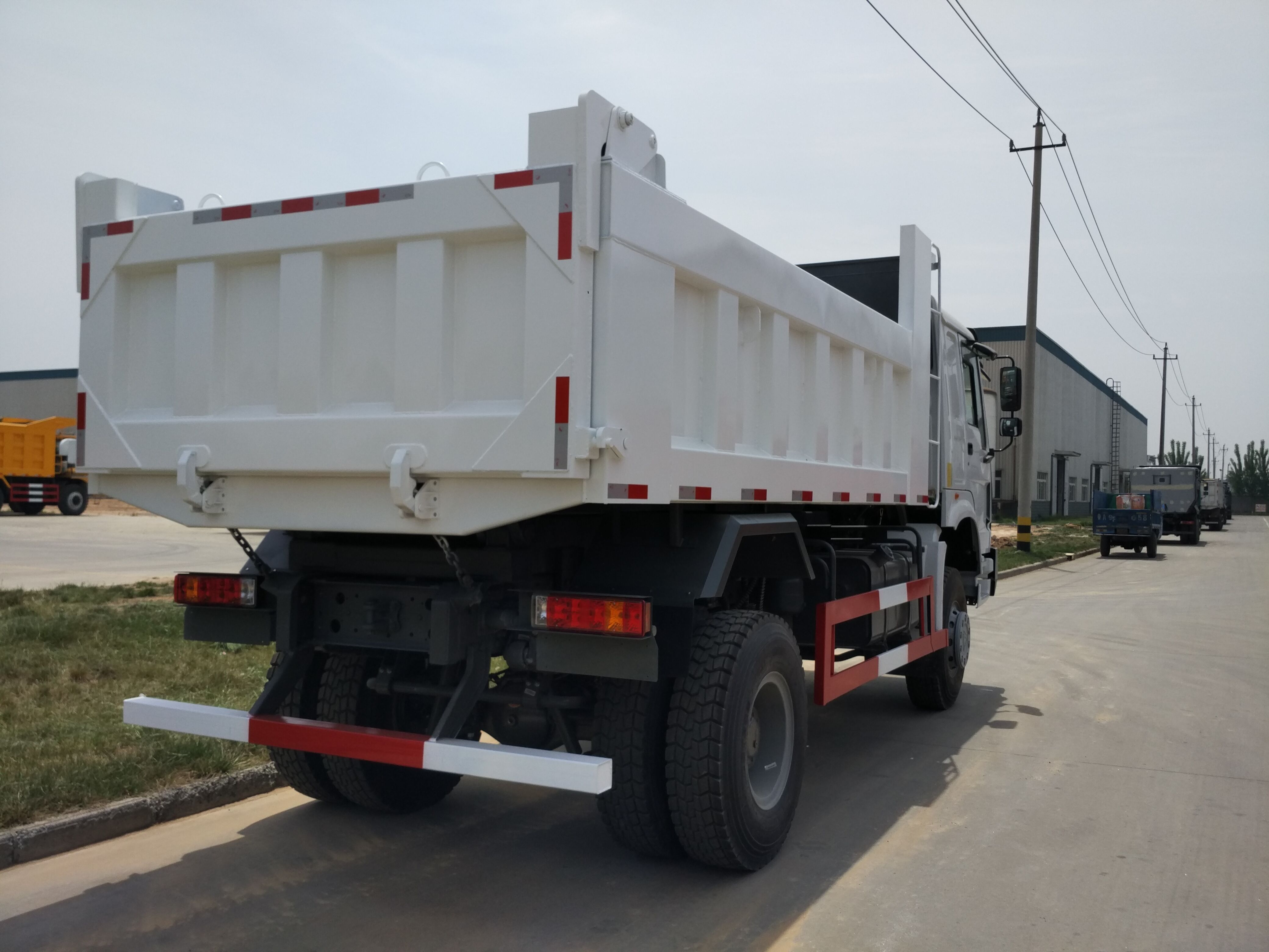 sale new sinotruk howo 6x4 dump truck