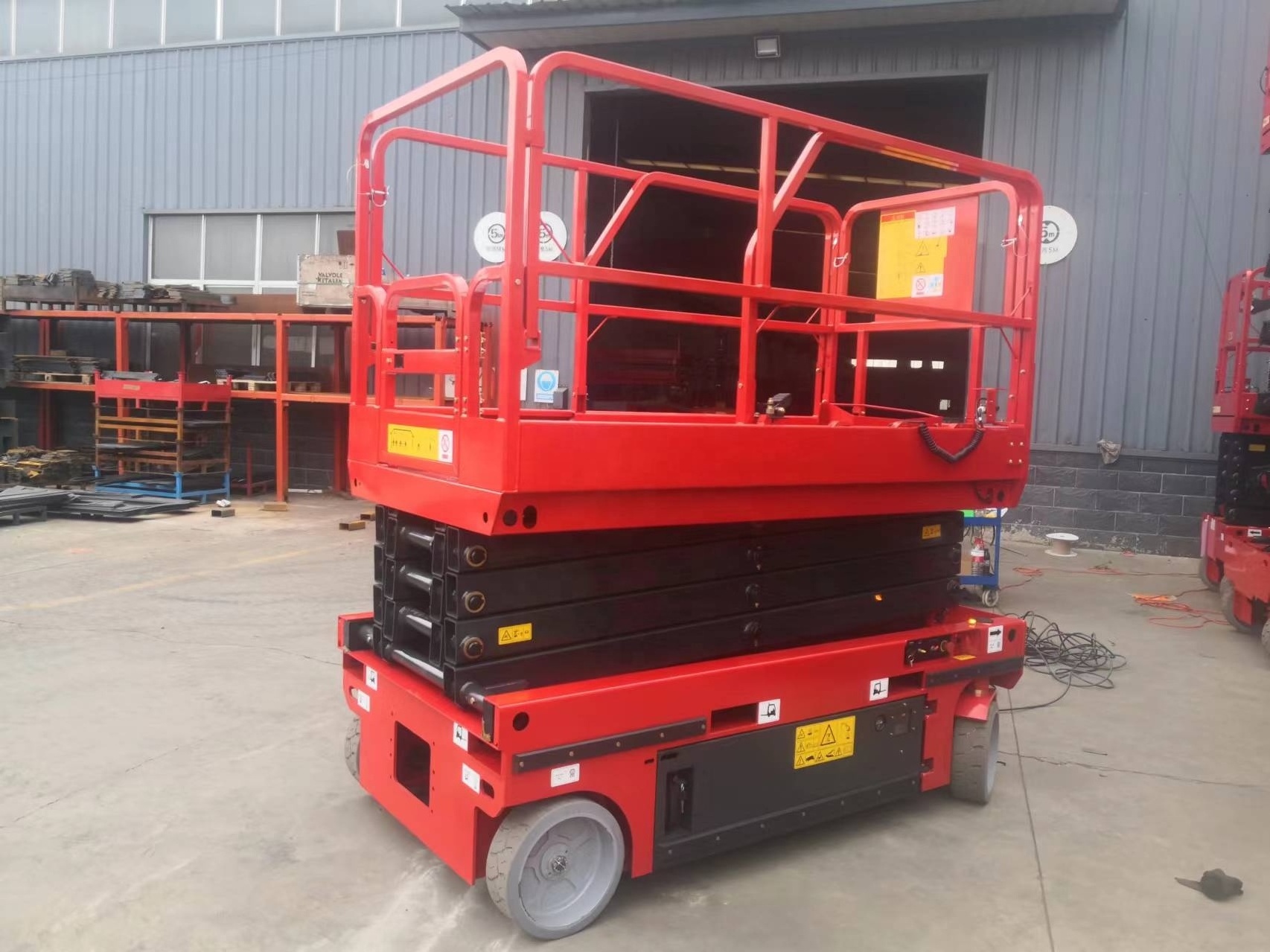 Self moving scissor lift Fully self elevating high-altitude work vehicle Electric hydraulic lifting platform