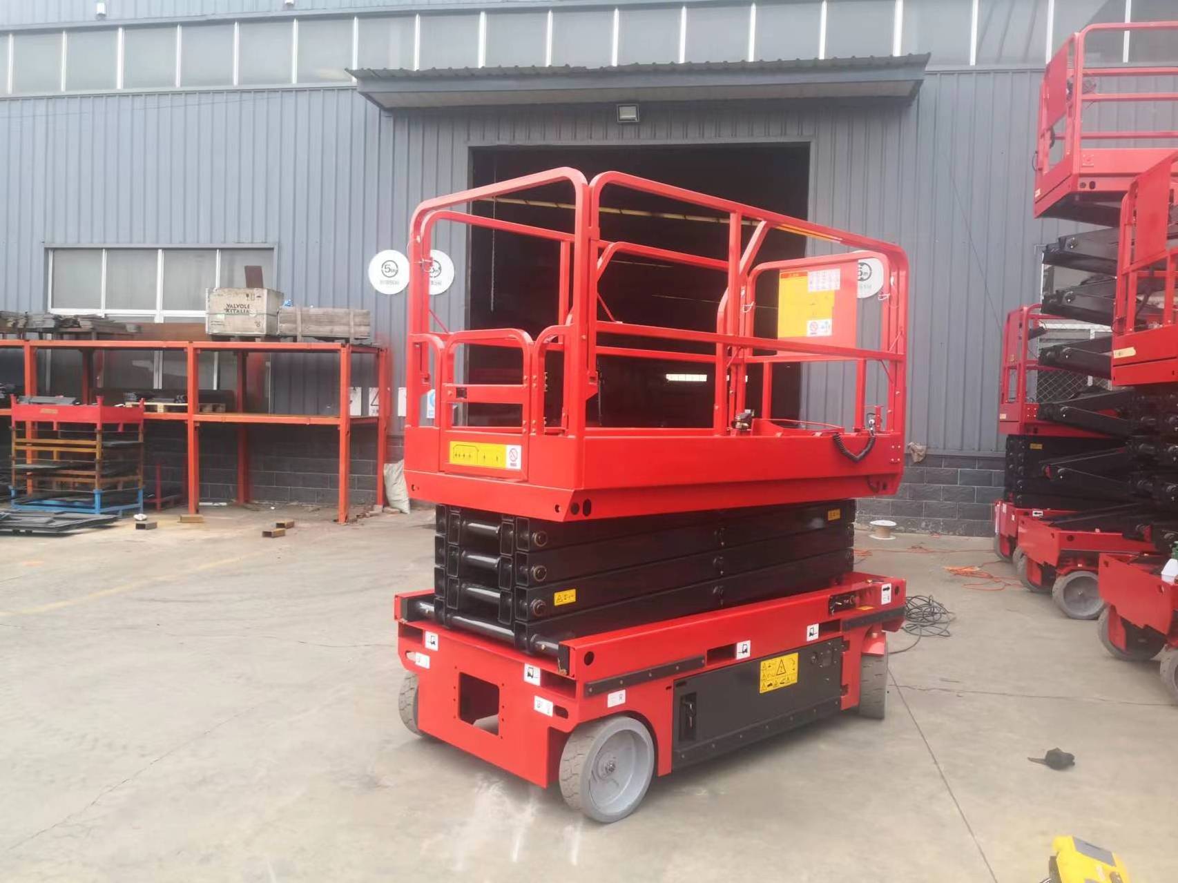 Self moving scissor lift Fully self elevating high-altitude work vehicle Electric hydraulic lifting platform